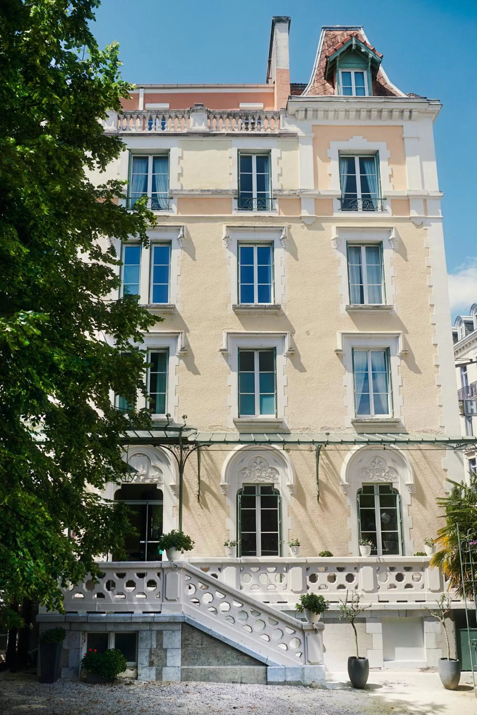 Property building in Hôtel Bristol Pau