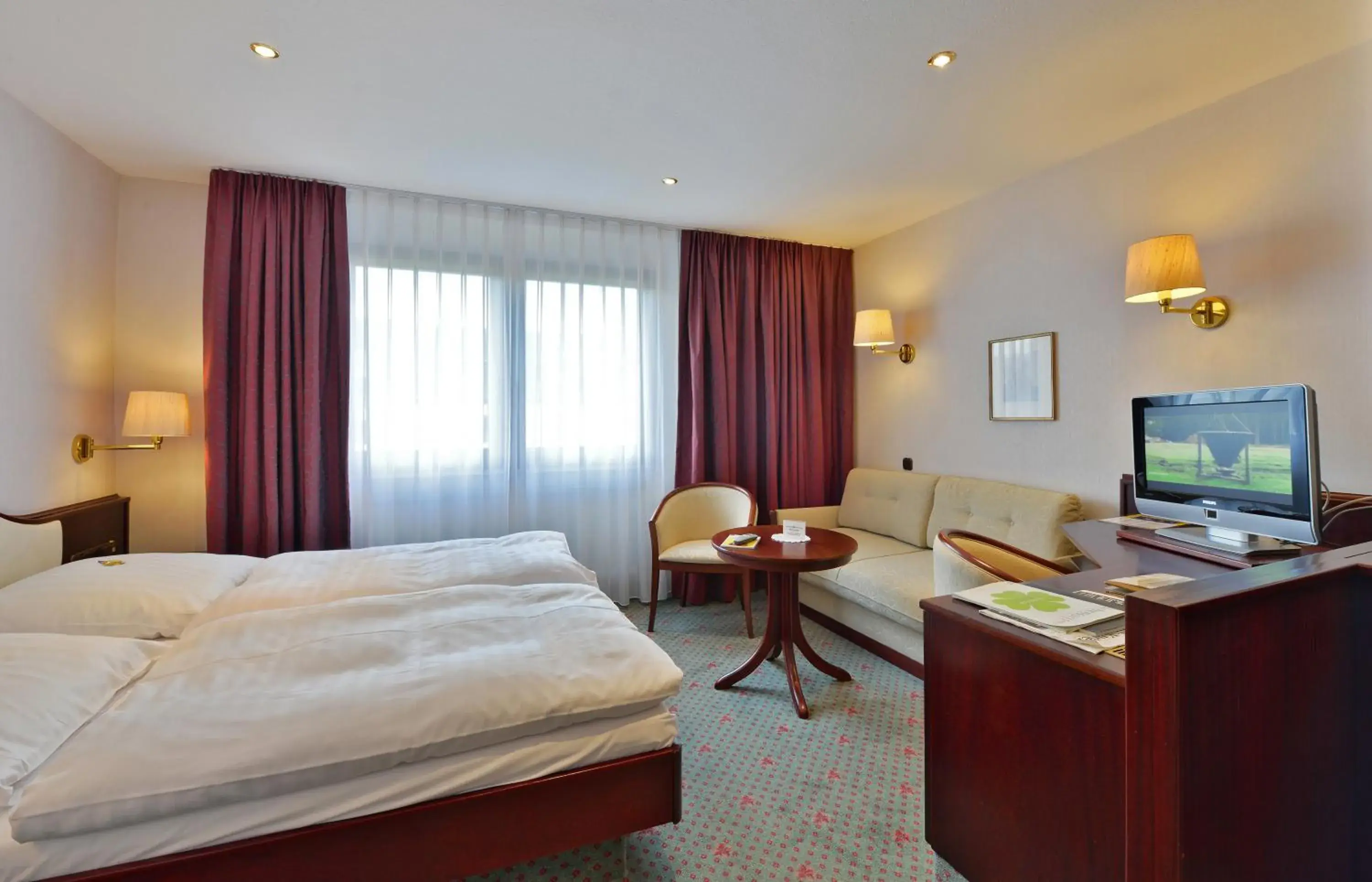 Comfort Double Room with Sofa Bed in Hotel Imperial Comfort Double Room with Sofa Bed in Hotel Imperial