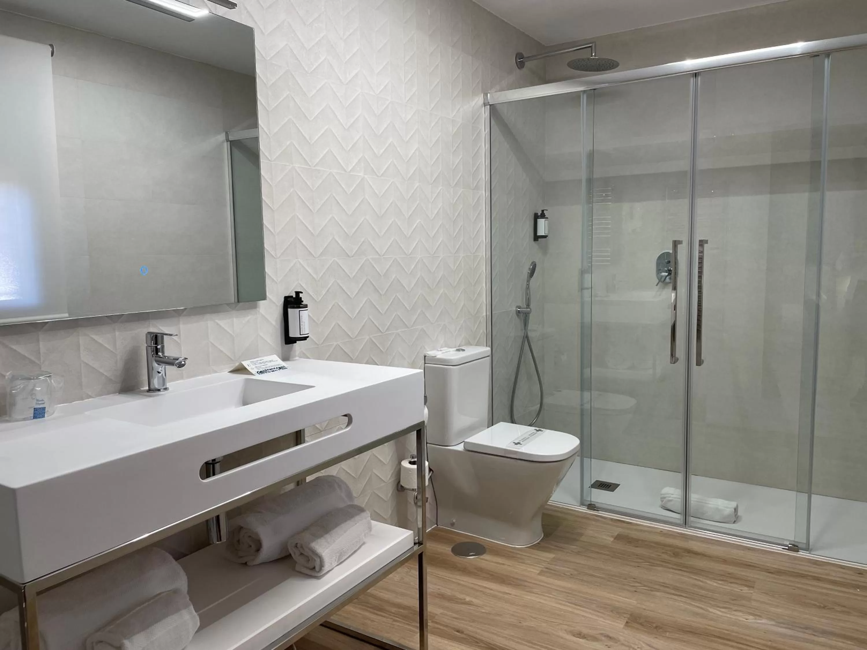 Shower in Hotel Maria Cristina