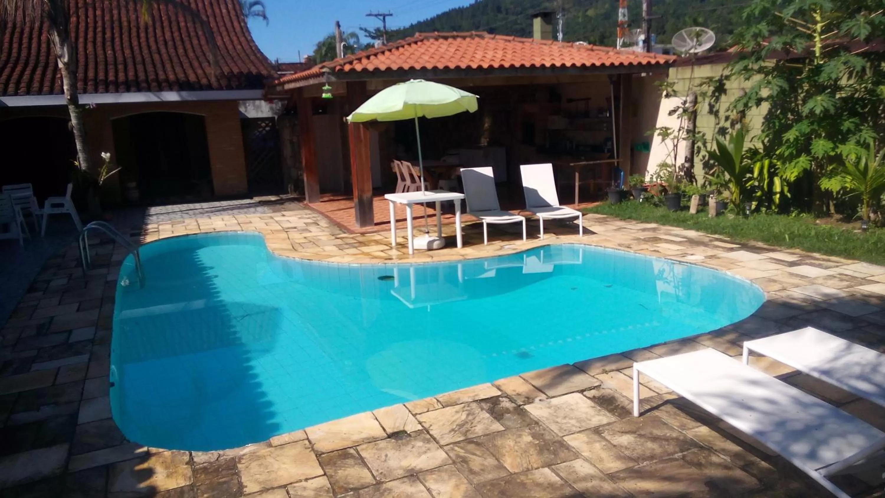 Swimming pool in Pousada Na Praia Ubatuba