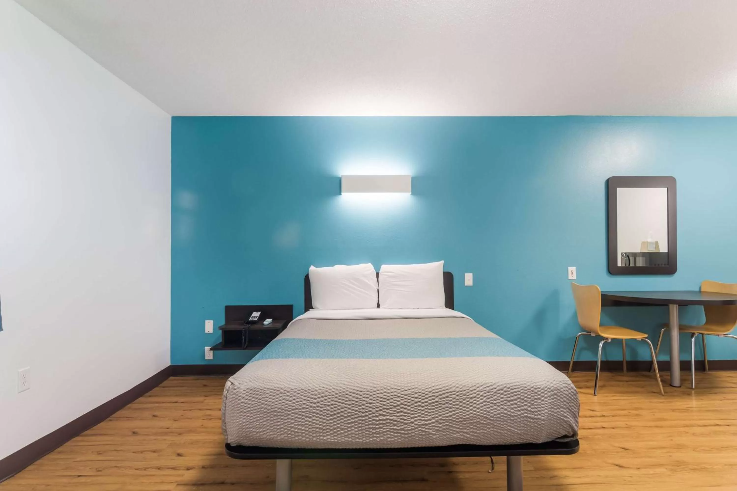 Queen Room - Disability Access - Non-Smoking in Motel 6-Gulf Shores, AL