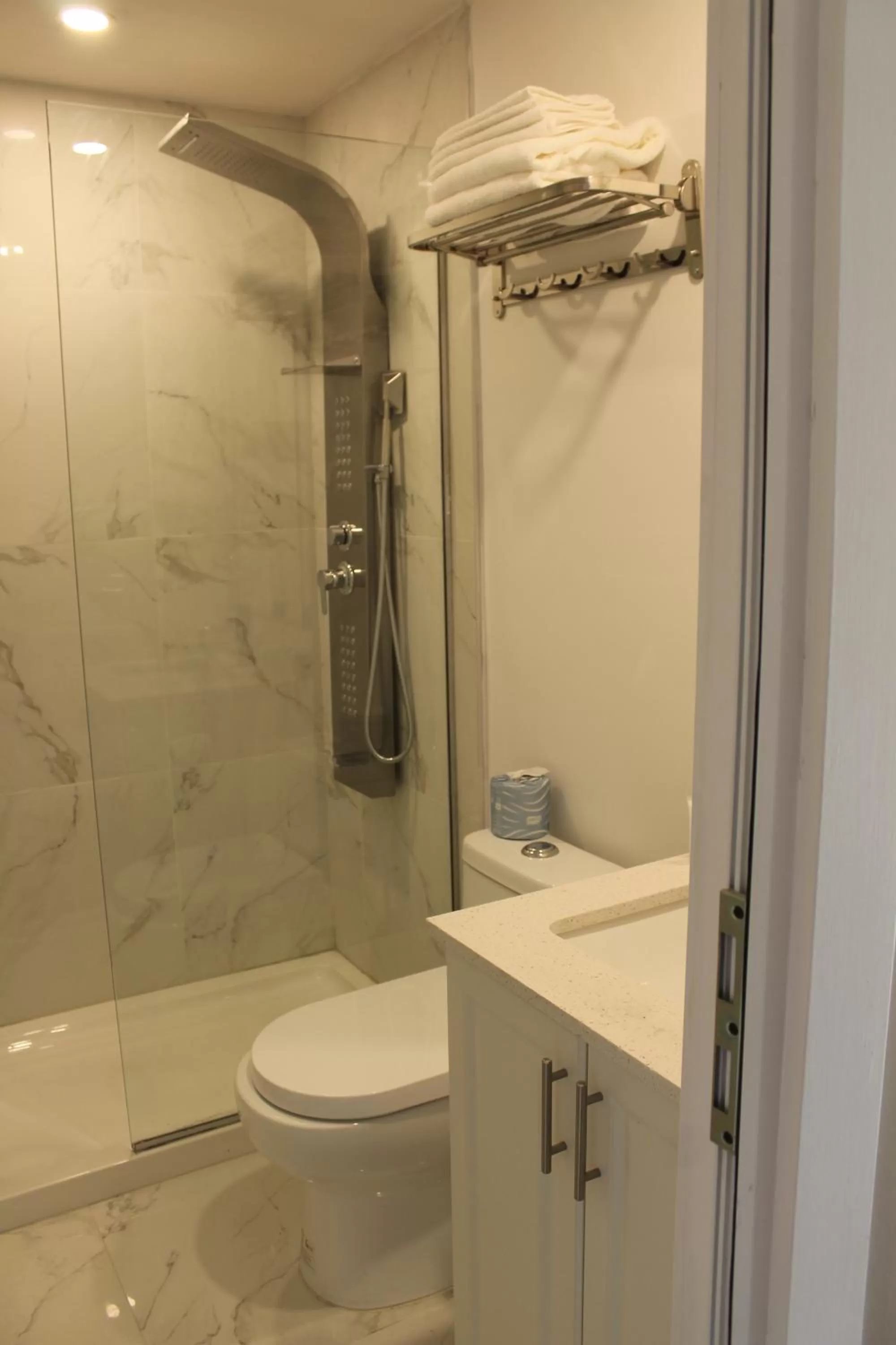 Bathroom in Super 8 by Wyndham Niagara Falls ON