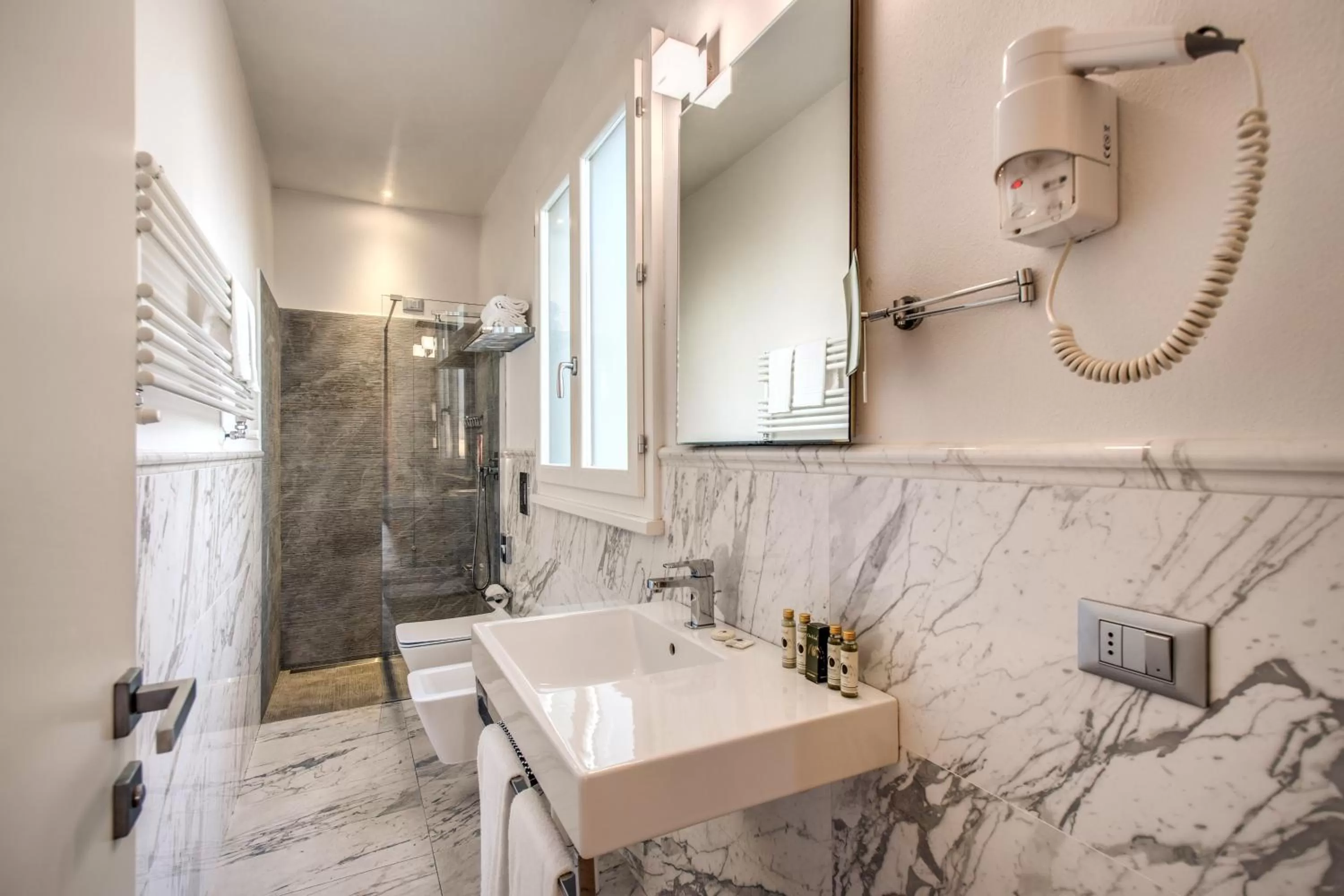 Shower in Hotel Boston