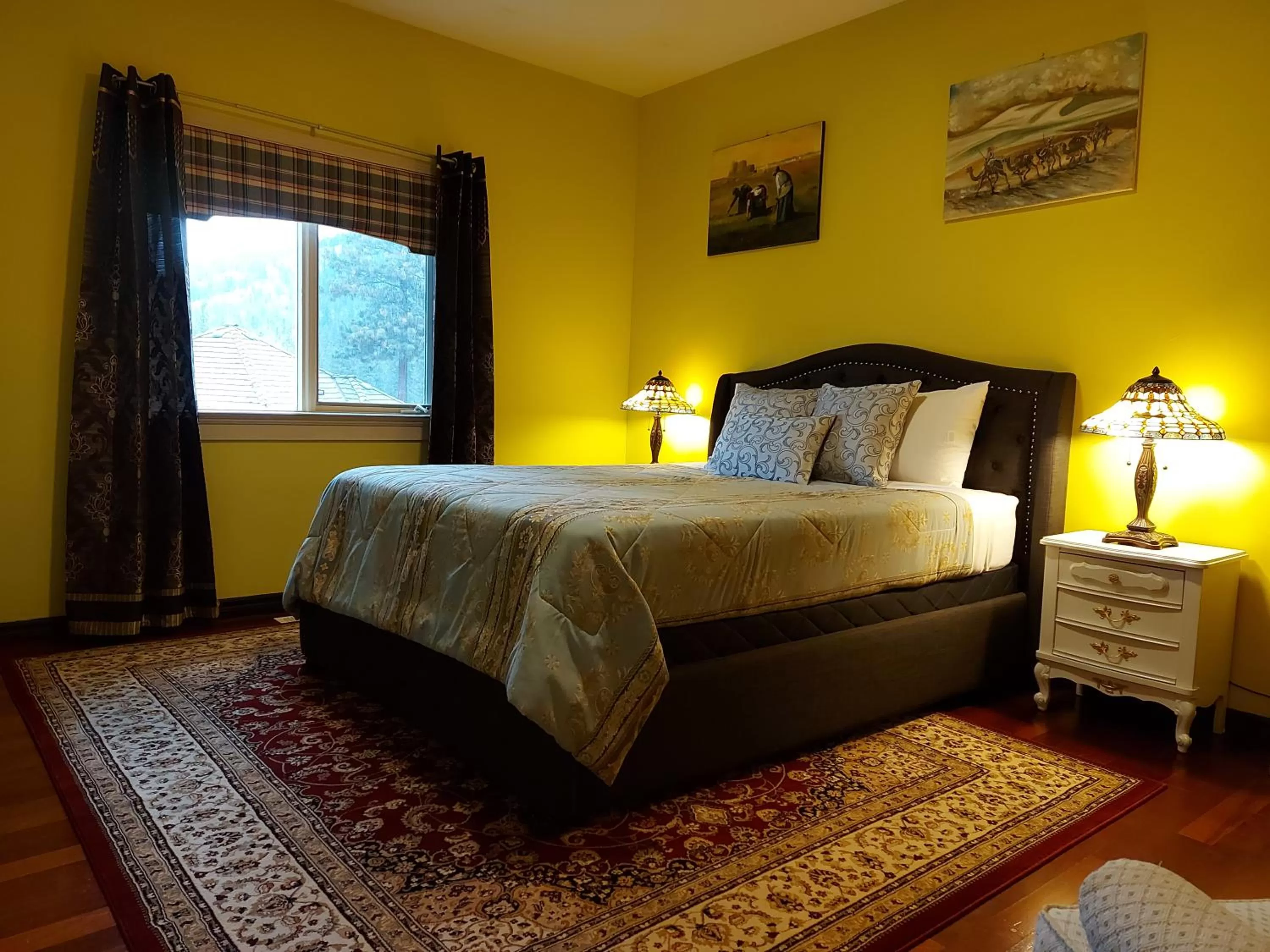 Deluxe Queen Suite in Summer Express Kelowna B&B - Villa Bellissimo Fran-Talia