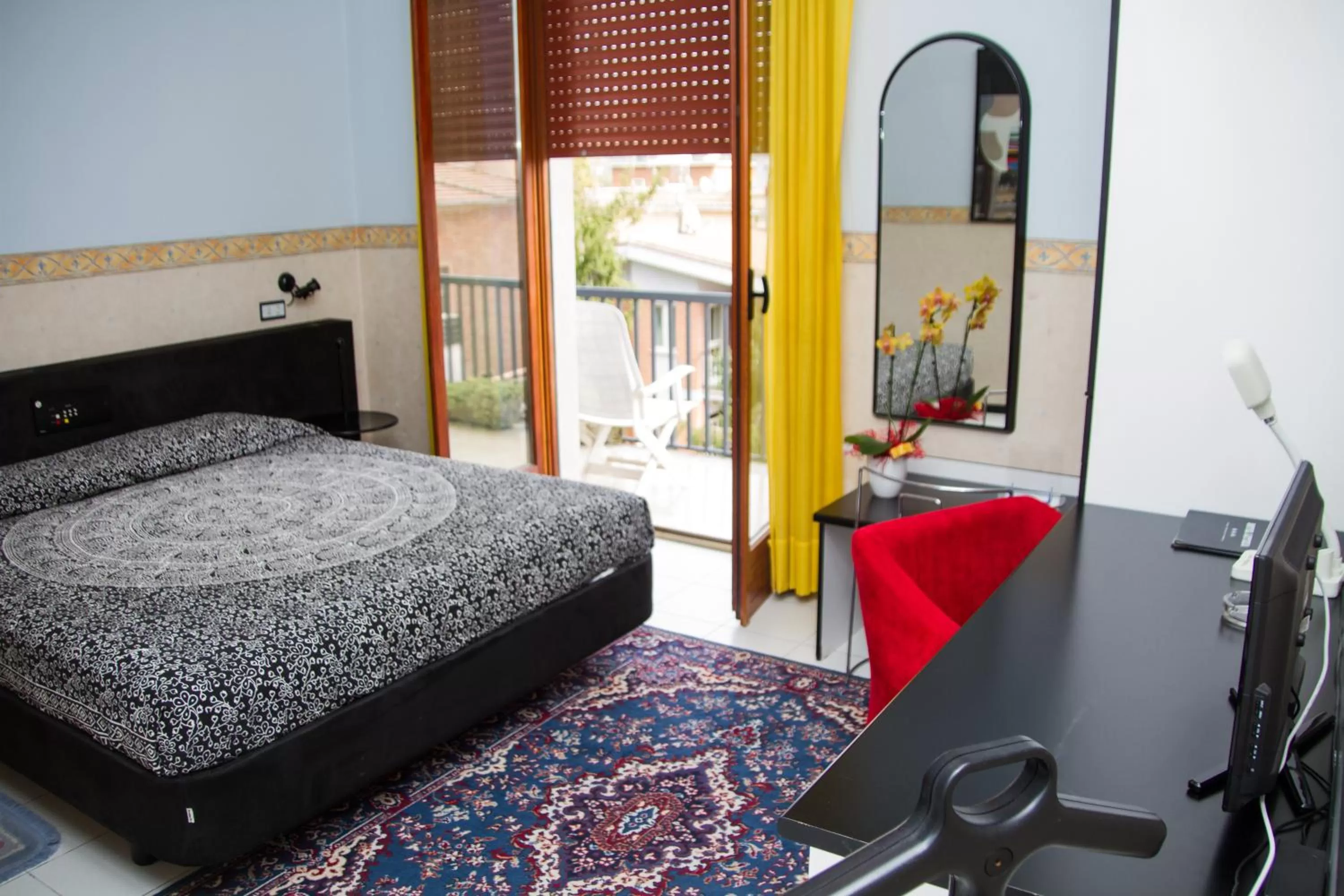 Balcony/Terrace, Bed in Hotel Letizia