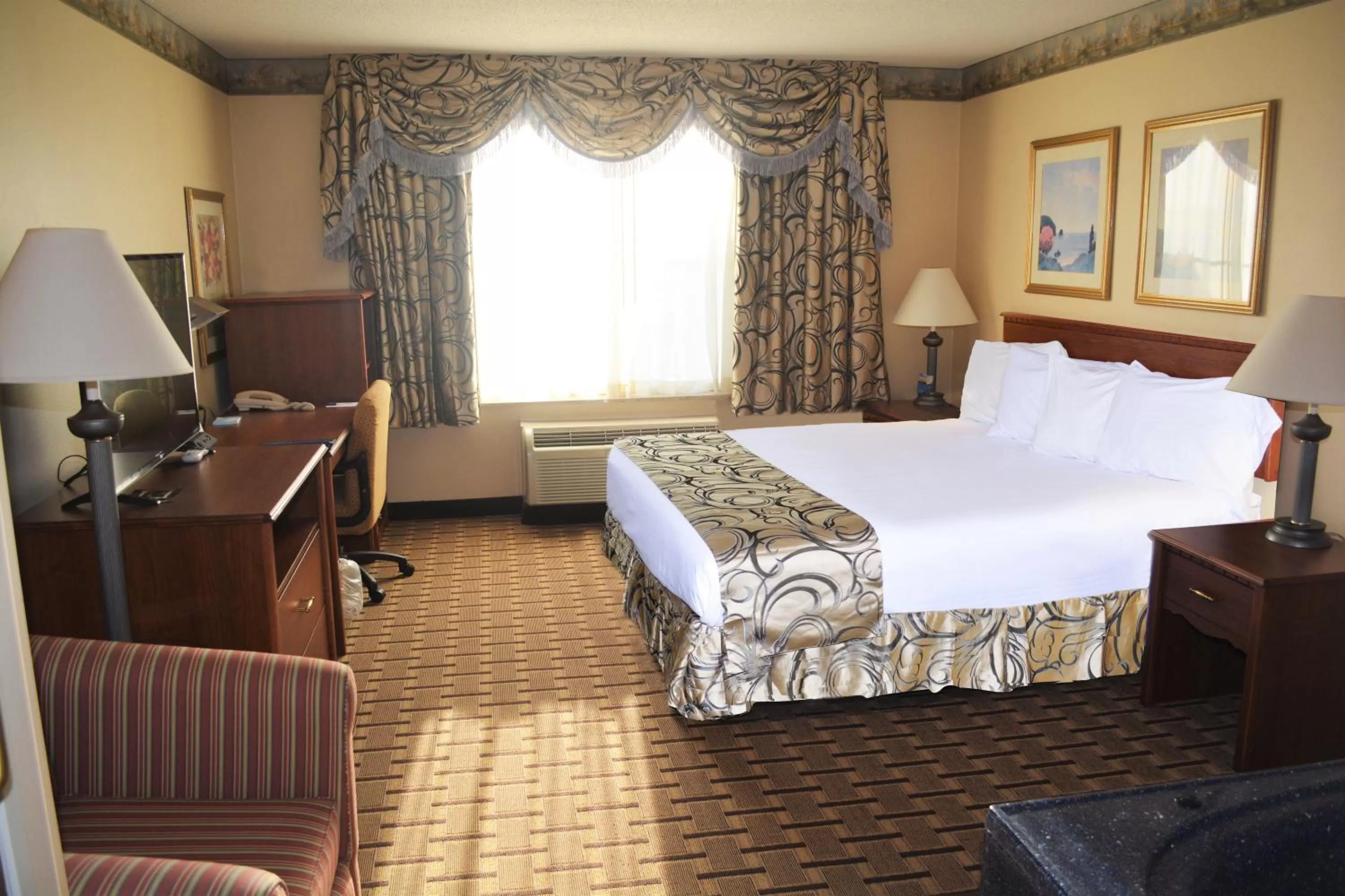 Bed in Baymont by Wyndham Waterford/Burlington WI