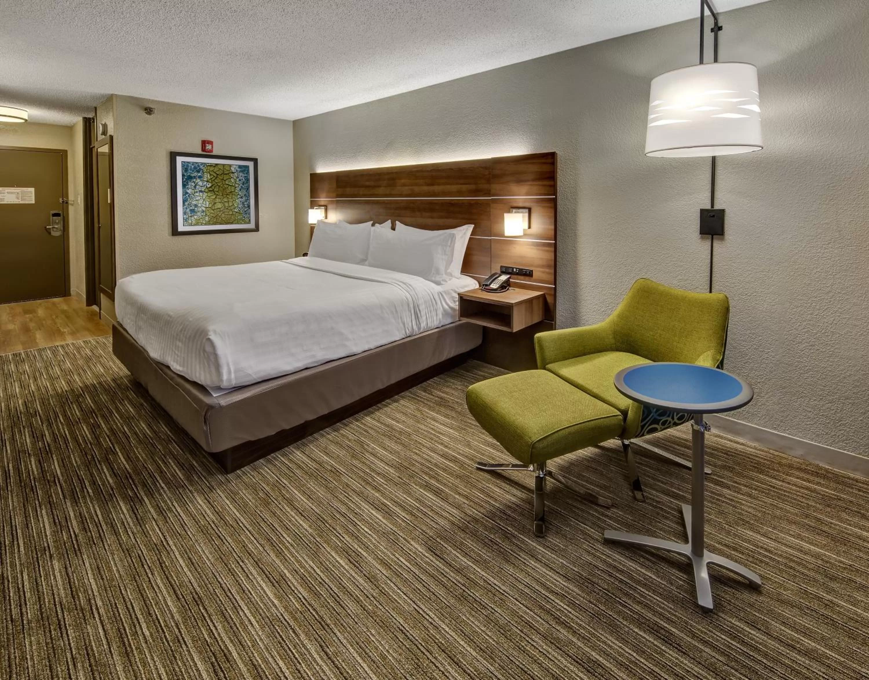 Photo of the whole room, Bed in Holiday Inn Express Louisville Airport Expo Center by IHG