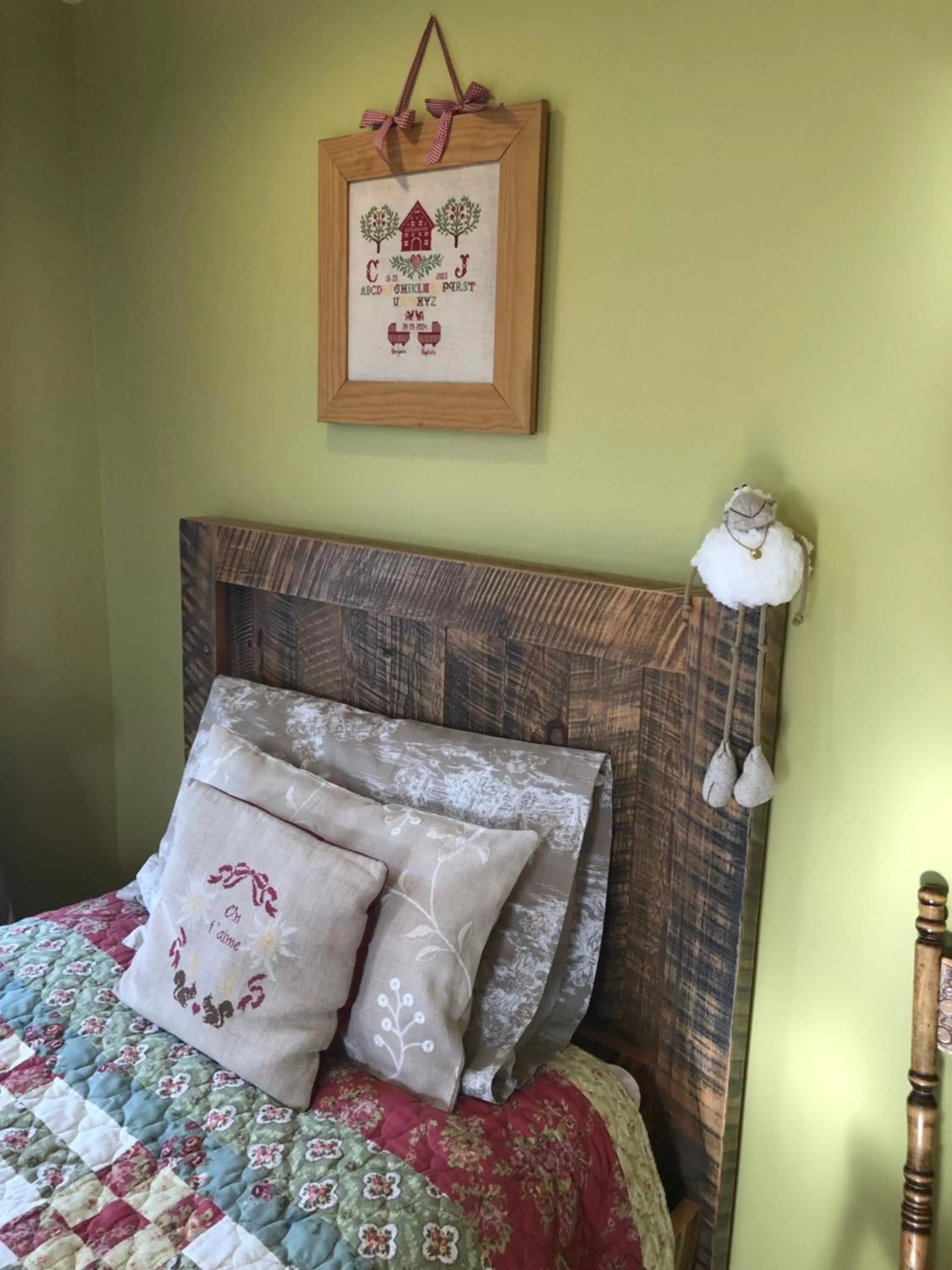 Bed in Auberge d'Anjou-Sūrya Café