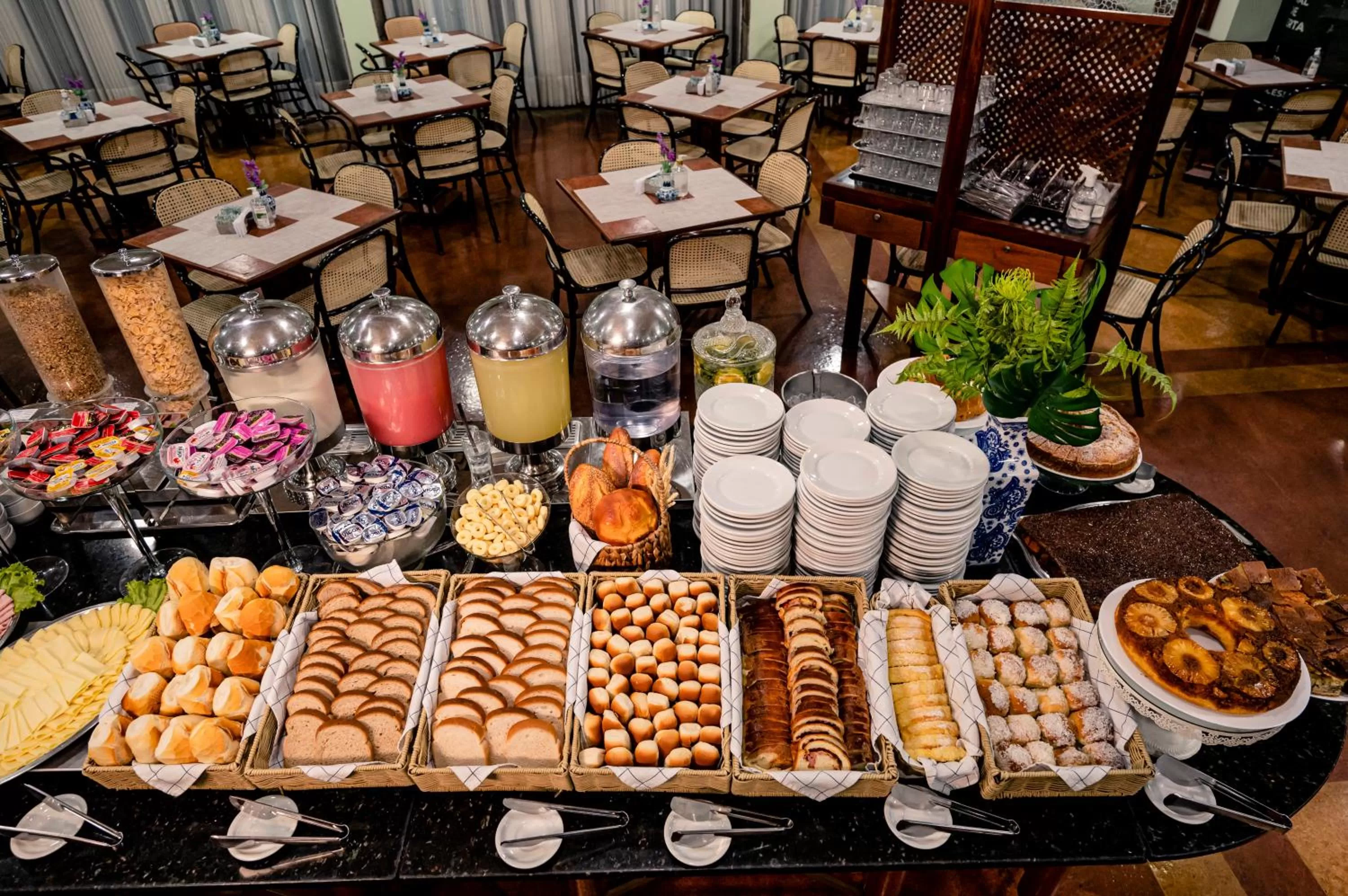 Breakfast in Hotel Dan Inn Planalto São Paulo