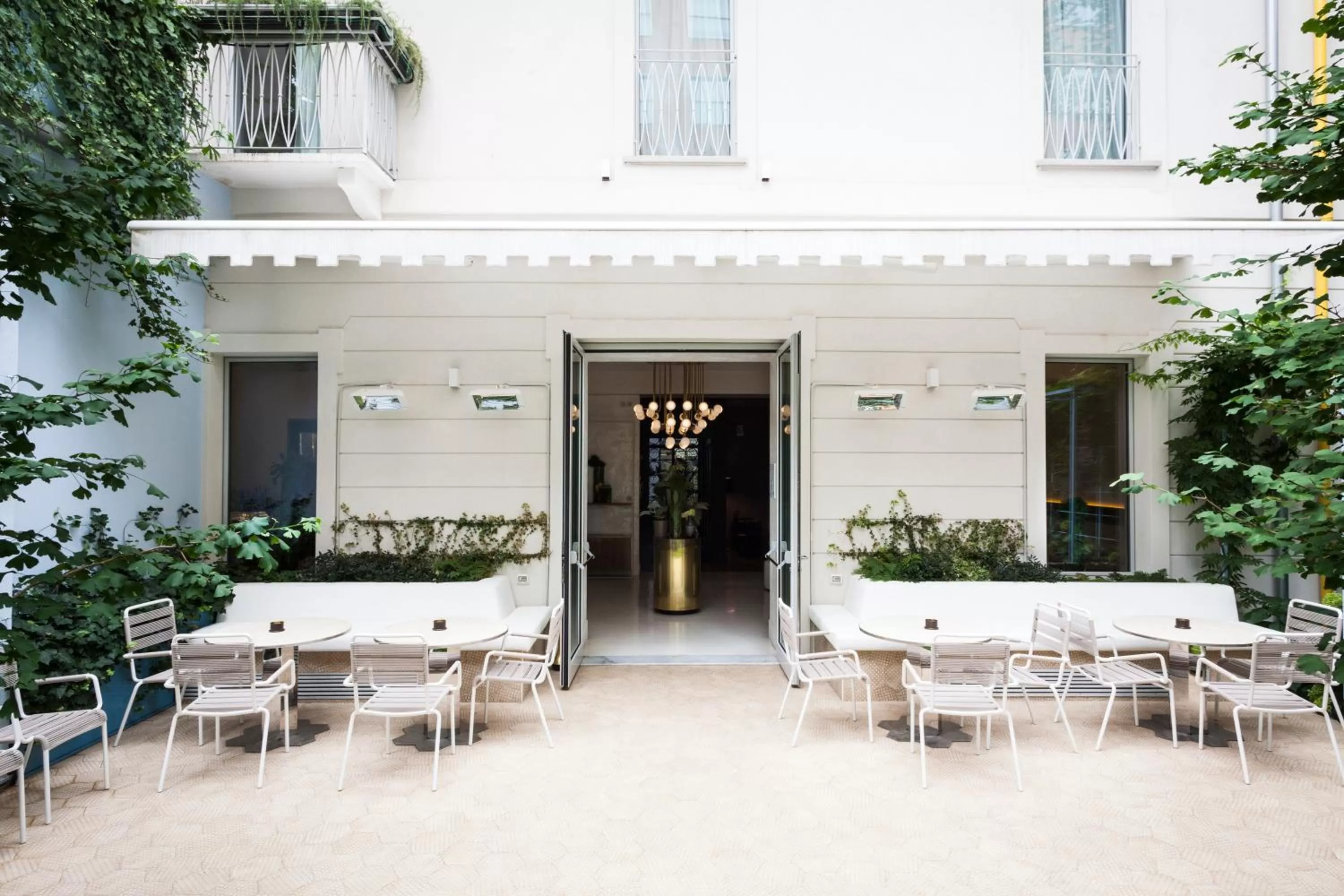 Restaurant/places to eat in Senato Hotel Milano