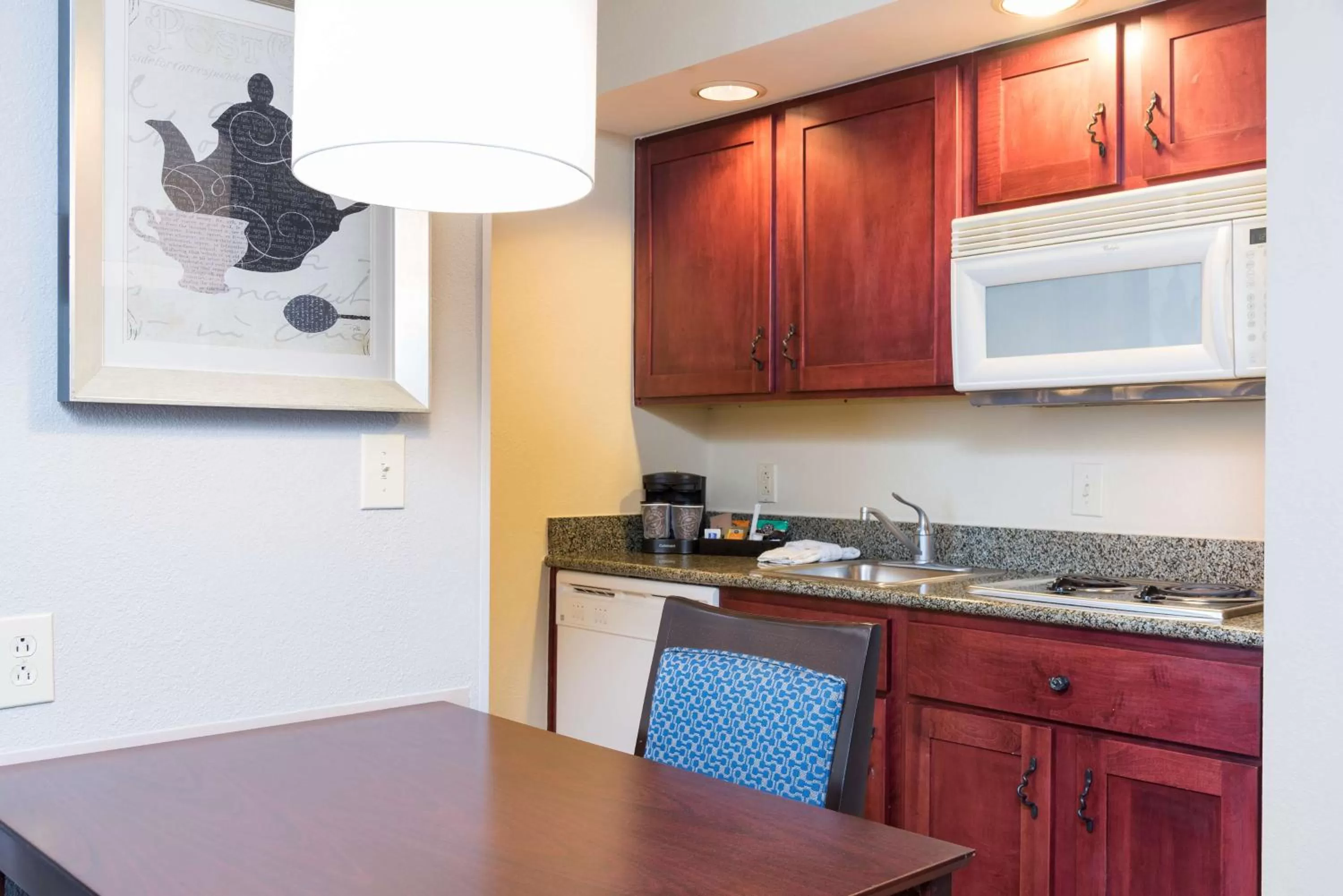 Kitchen or kitchenette in Homewood Suites by Hilton Bloomington
