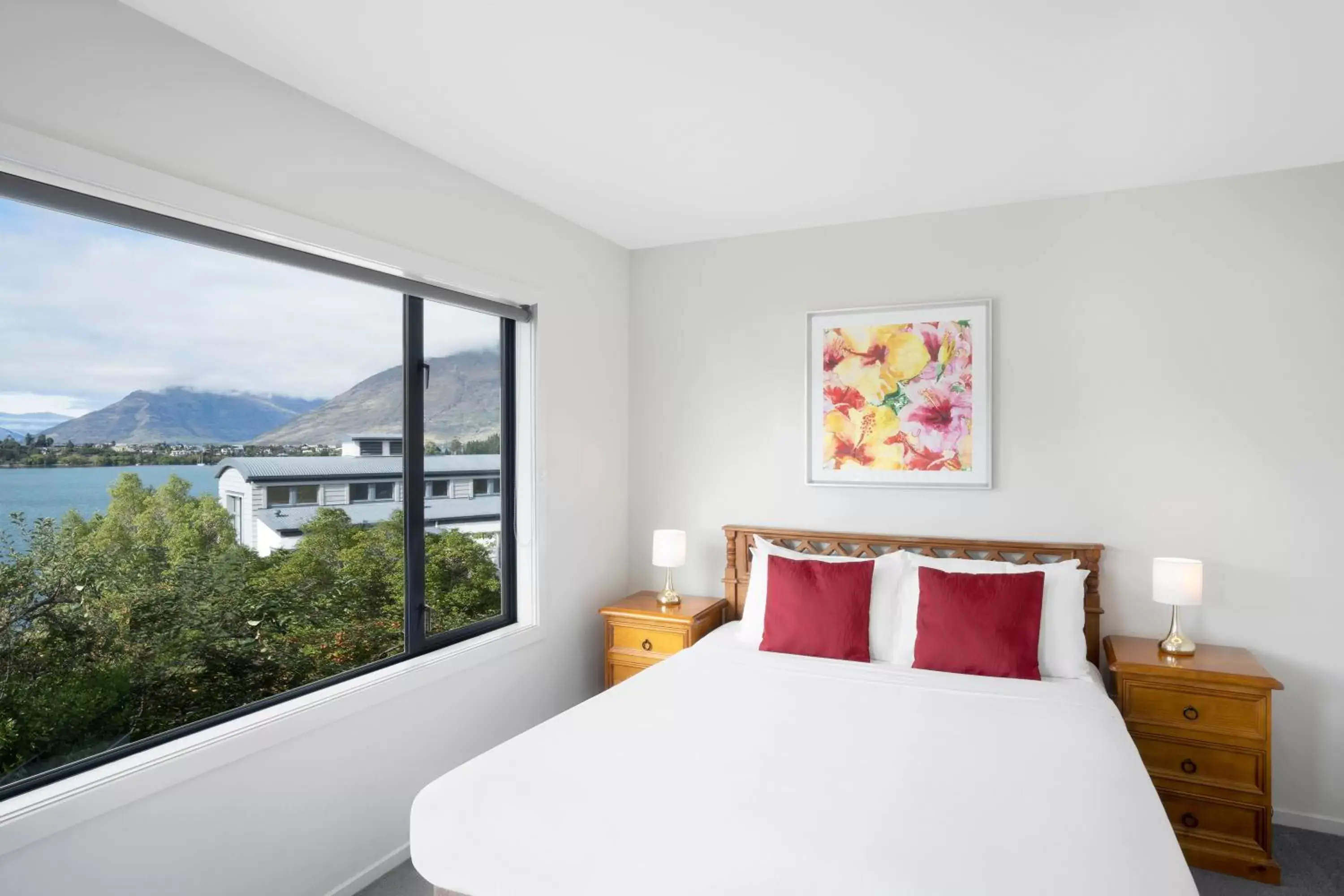 Two-Bedroom One Bathroom Apartment with Lake View in Mantra The Point Two-Bedroom One Bathroom Apartment with Lake View in Mantra The Point