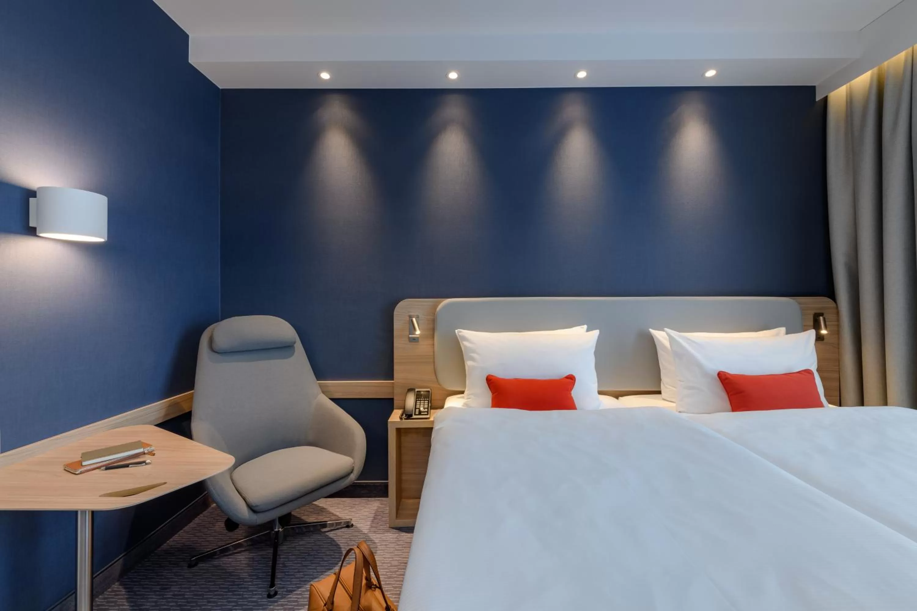 Photo of the whole room, Bed in Holiday Inn Express Göttingen by IHG