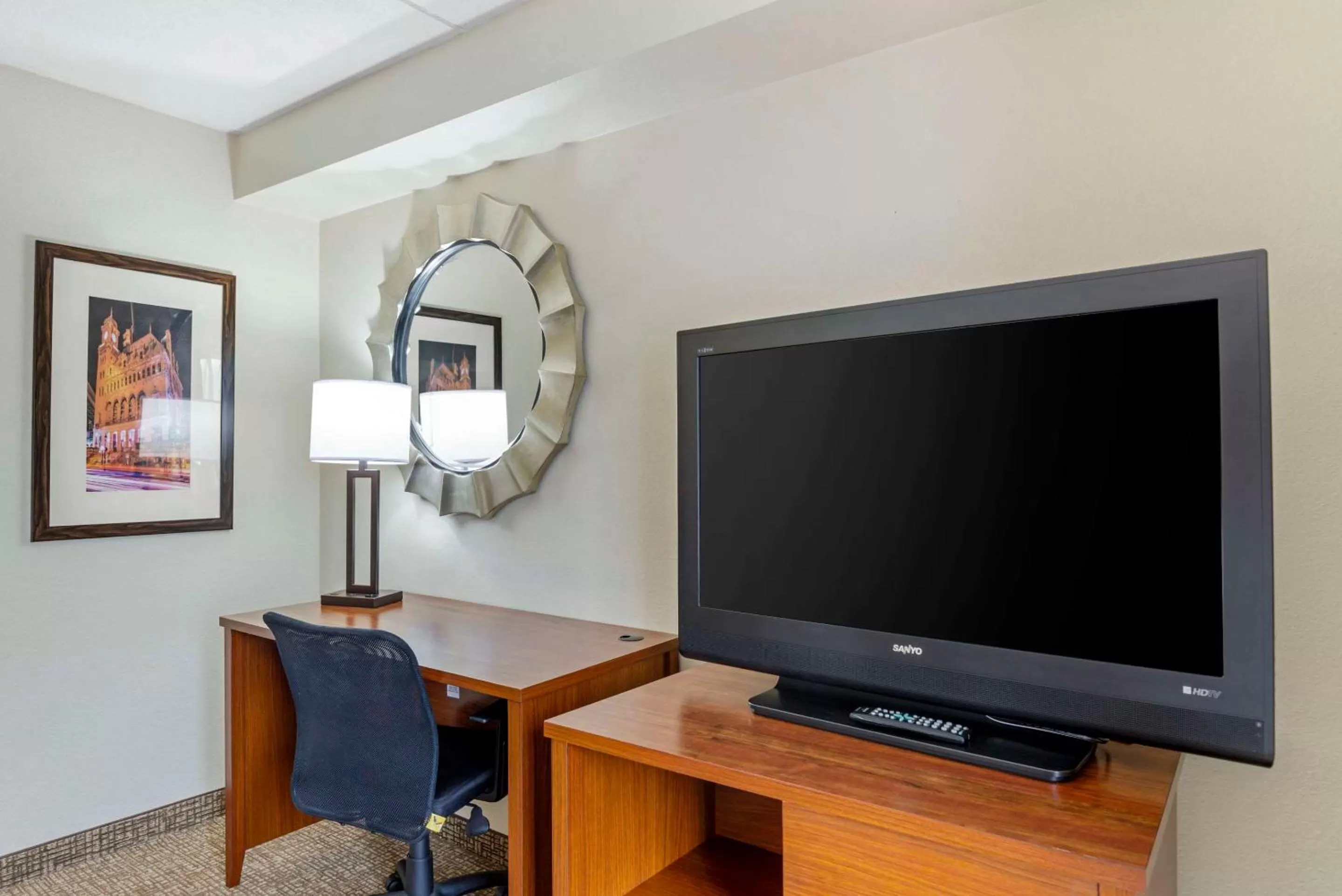 Bedroom in Comfort Suites At Virginia Center Commons