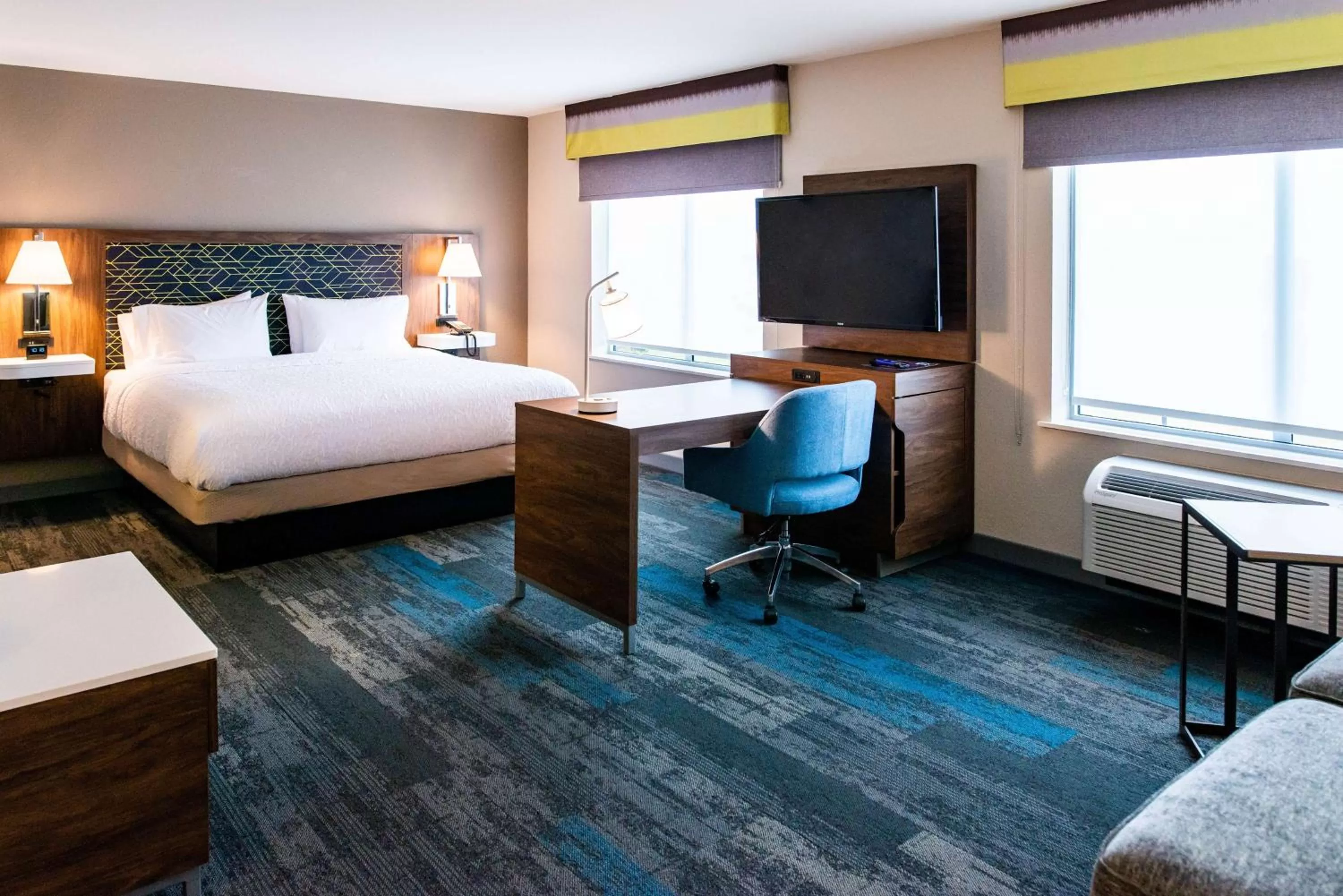 Bedroom, Bed in Hampton Inn Paris IL, IL