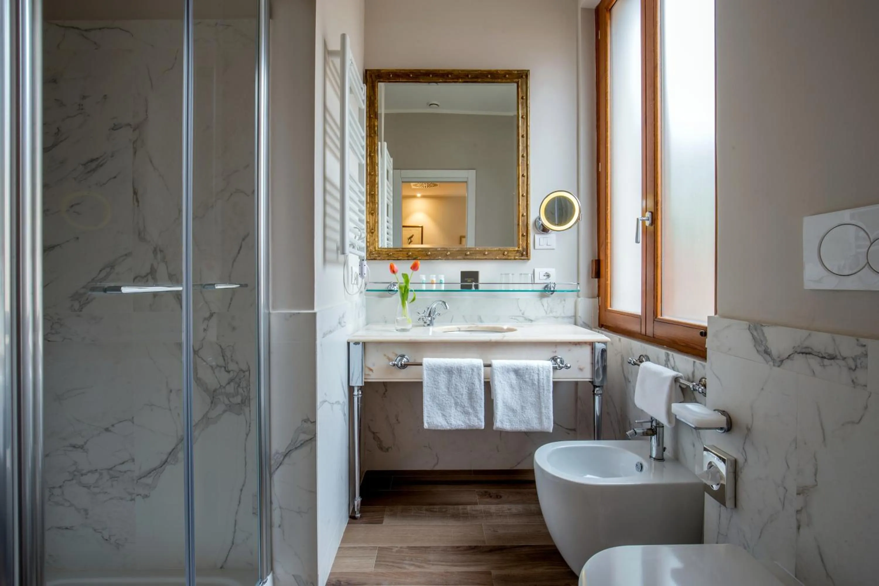 Shower in Hotel Monte Cenci