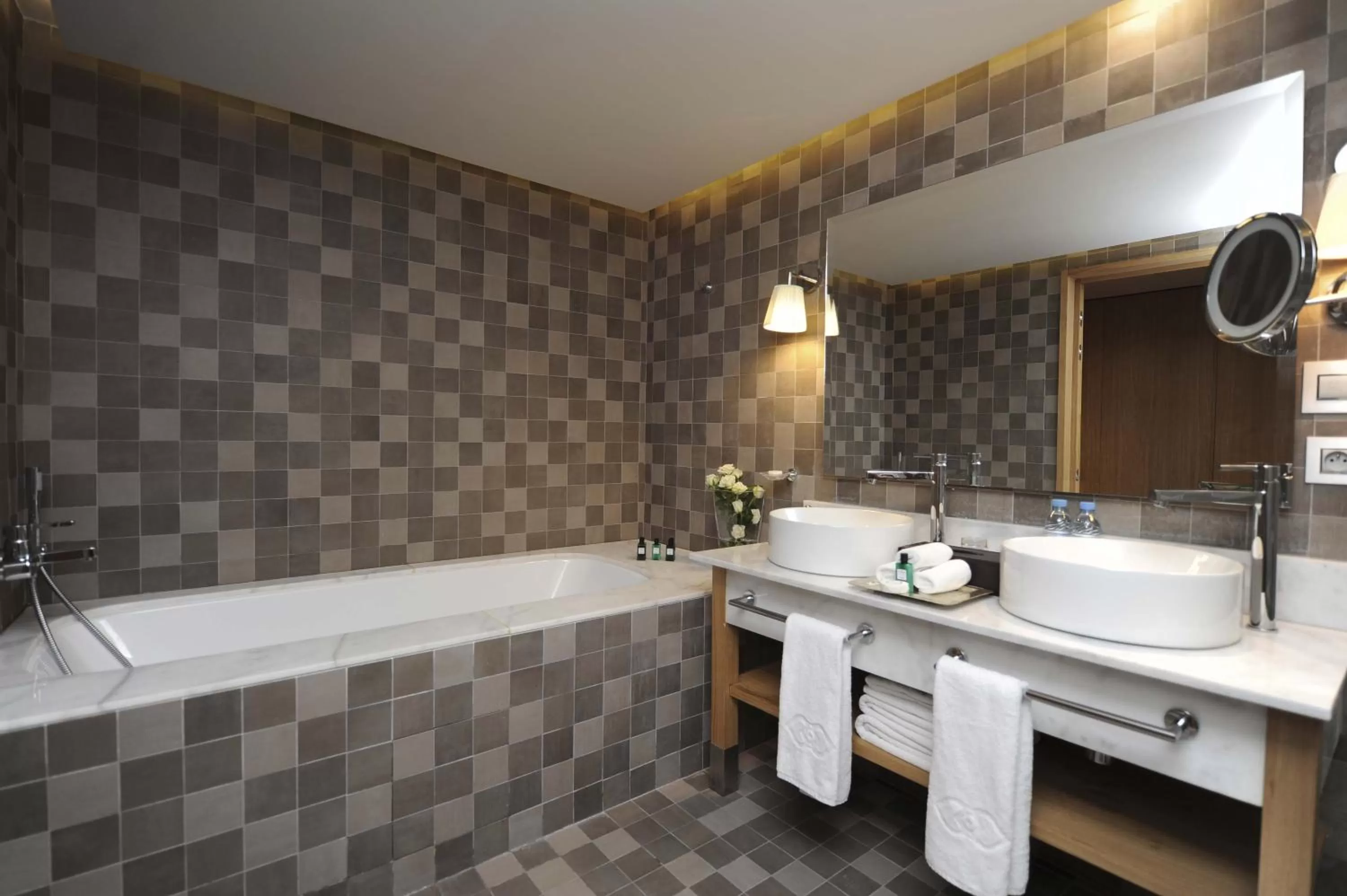 Shower in Sofitel Marrakech Palais Impérial & Spa