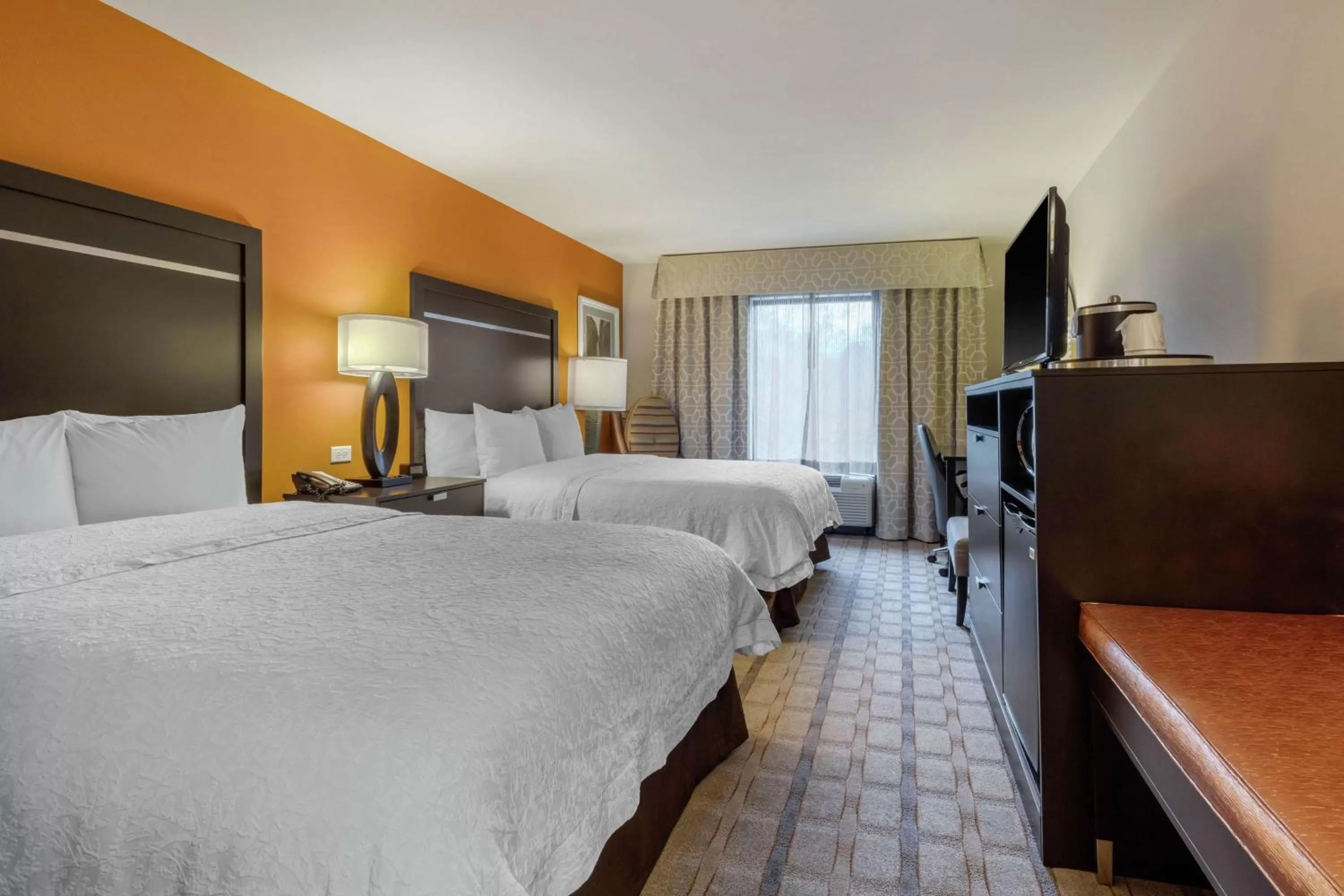 Bedroom, Bed in Hampton Inn and Suites Columbus, MS