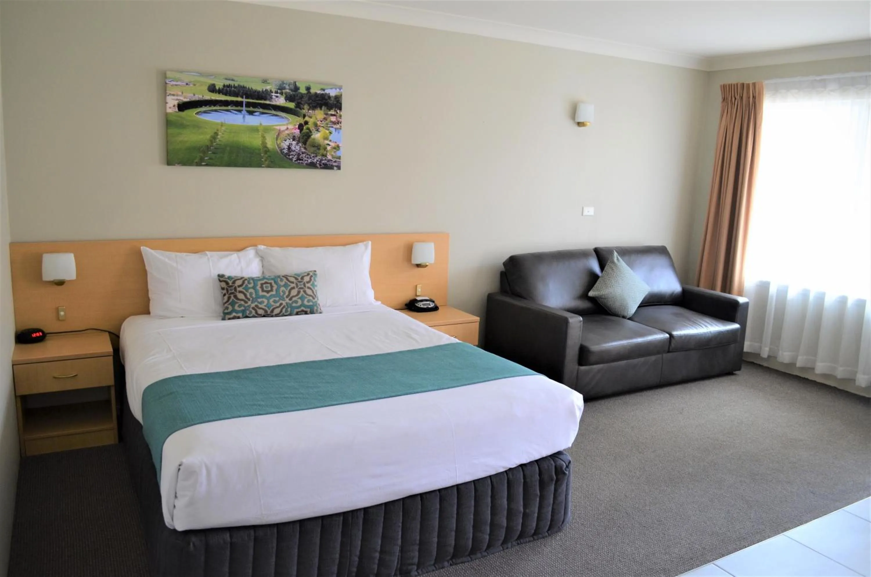 Bed in Bathurst Motor Inn