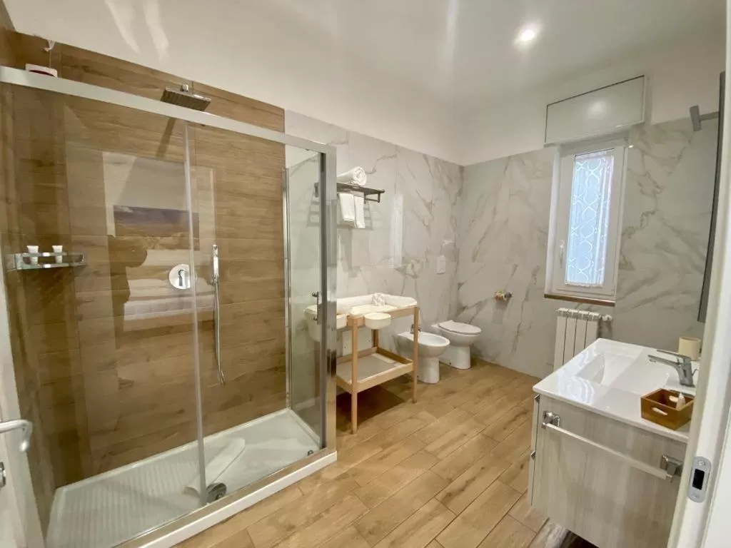 Shower in Villa Manto Bed and Breakfast - Torre Annunziata Pompei