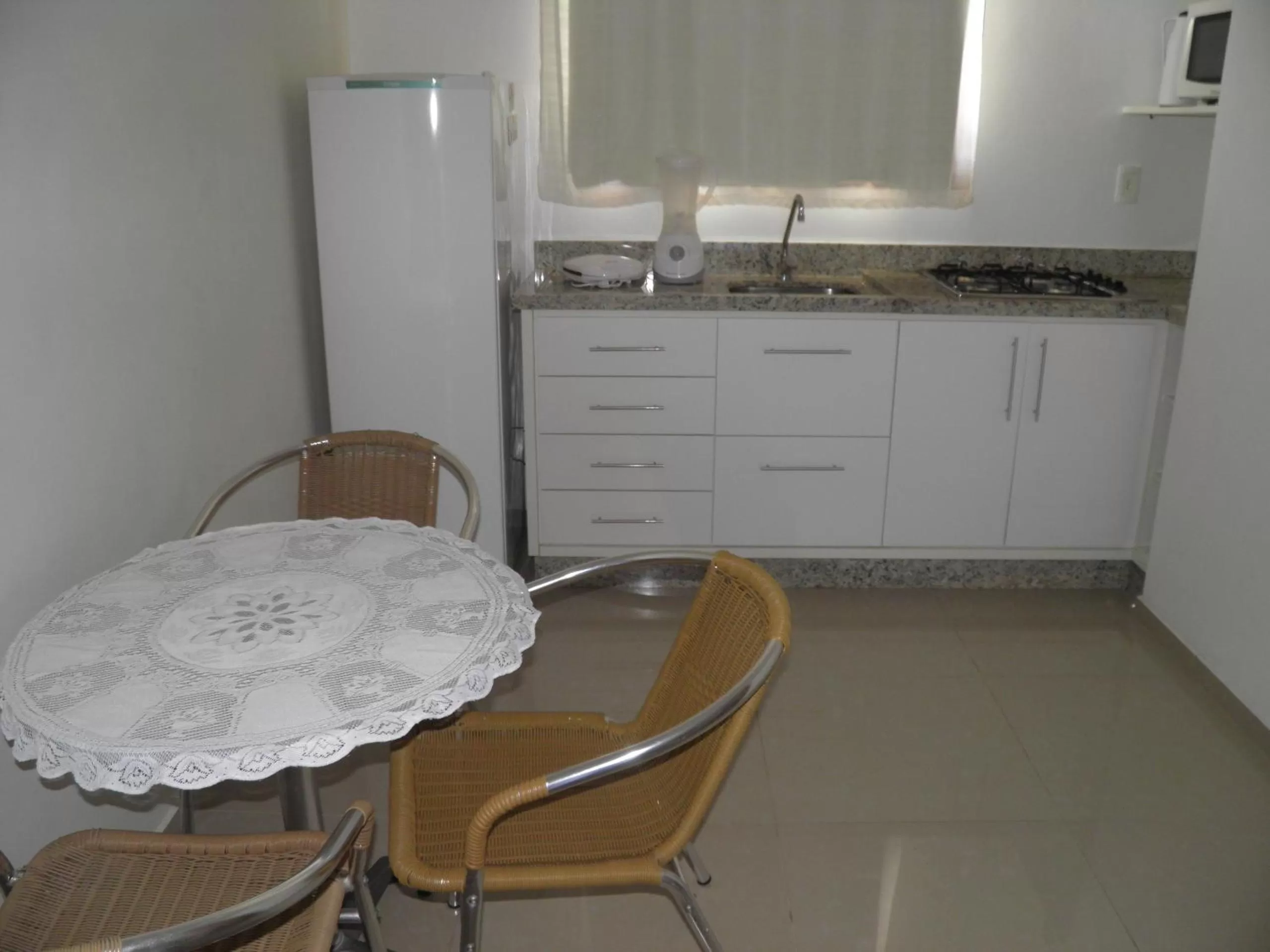 Dining area, Kitchen/Kitchenette in Pousada Mar de Cristal