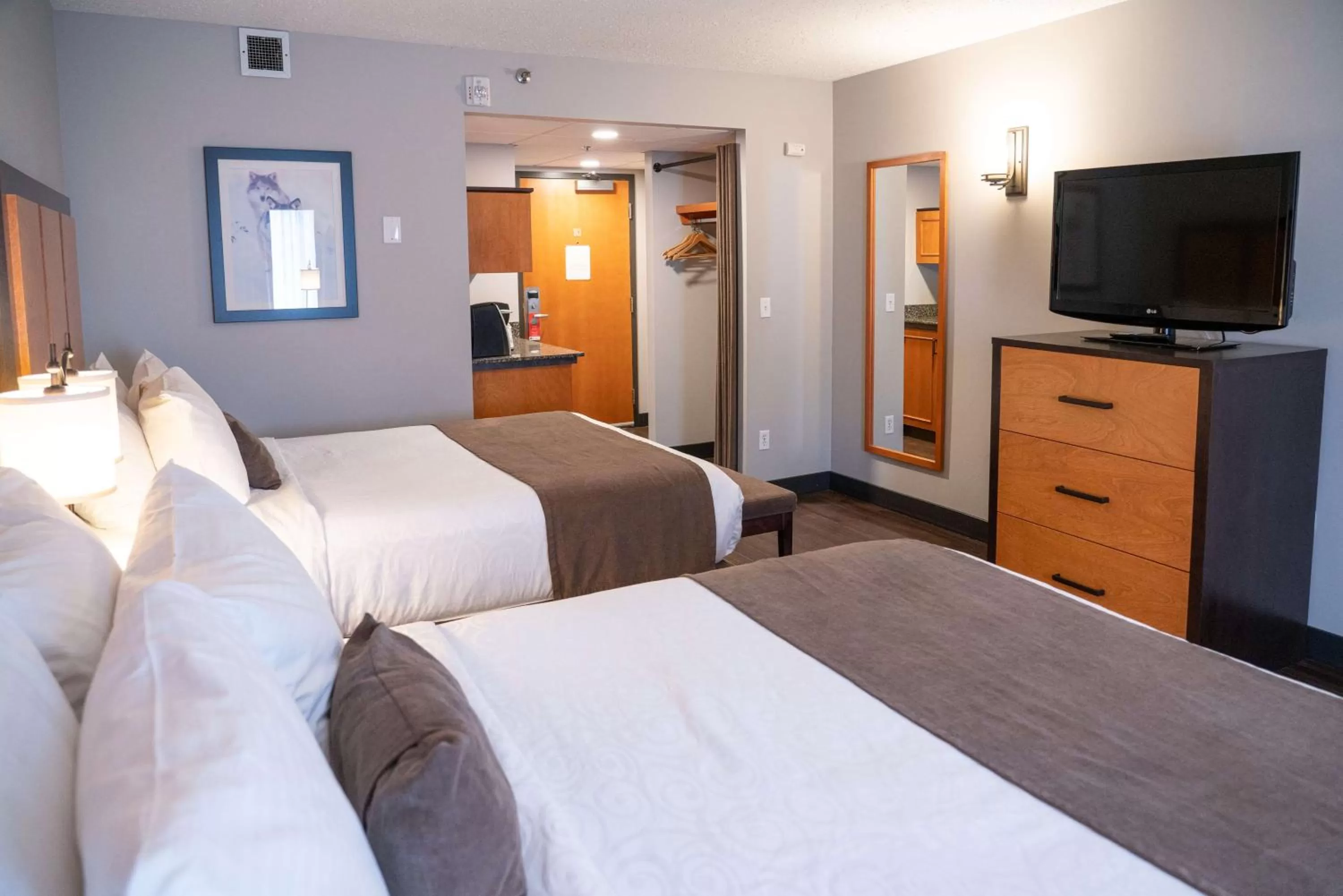 Photo of the whole room, Bed in Pocaterra Inn & Waterslide