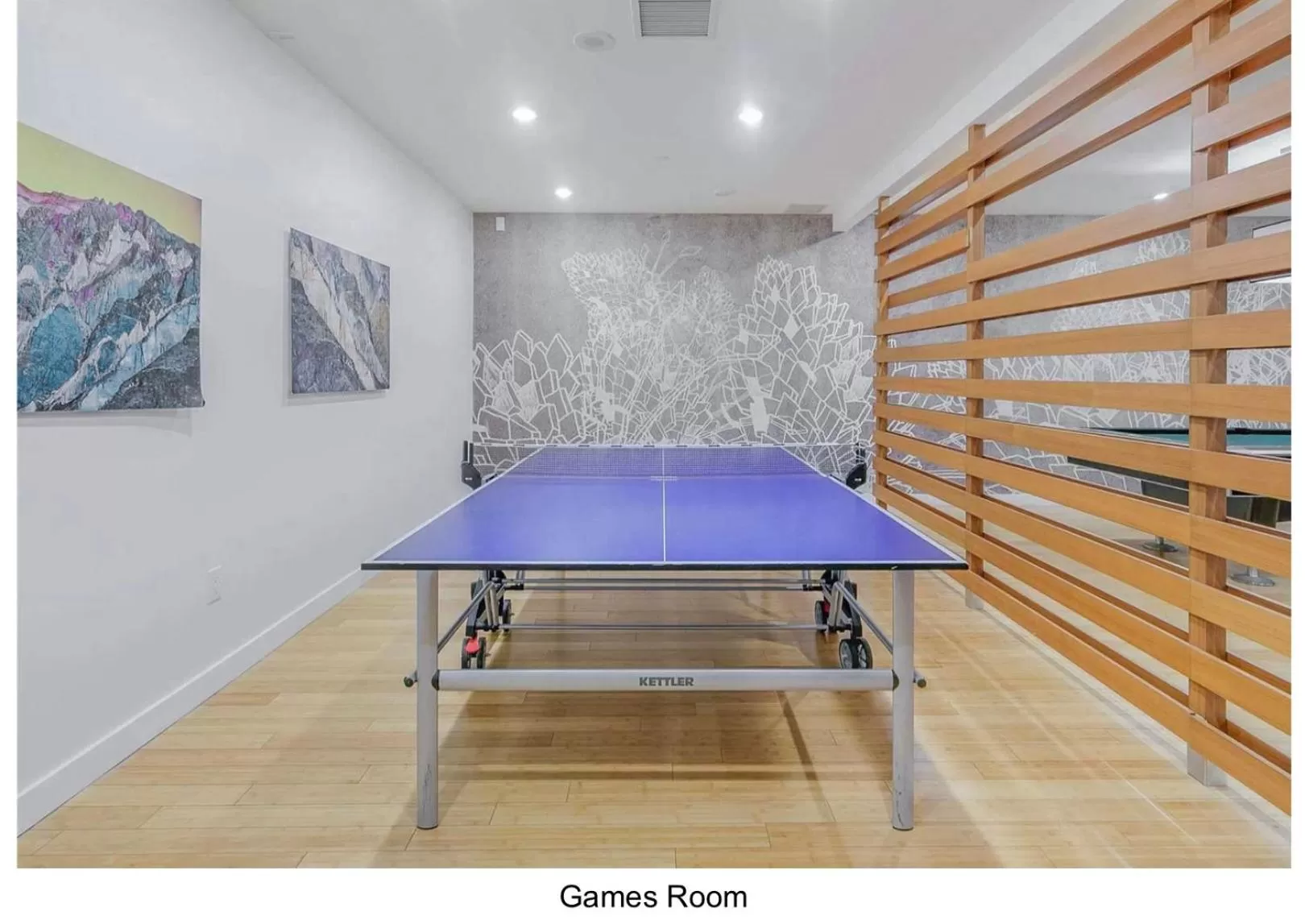 Restaurant/places to eat, Table Tennis in Three BR Condo step to CN tower Rogers Center with Free parking