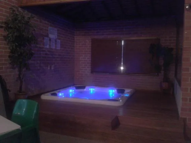 Night in Elsinor Motor Lodge