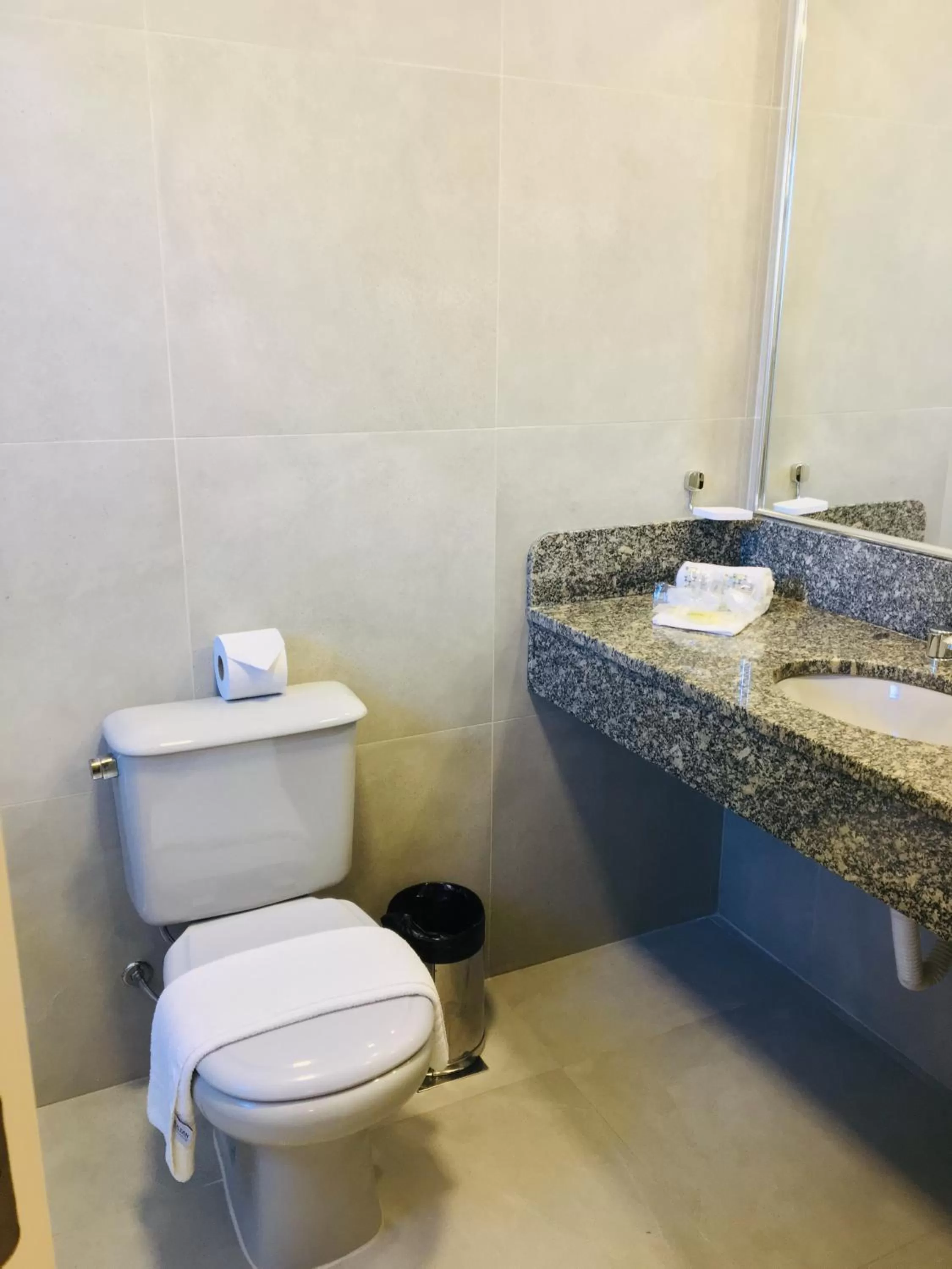 Toilet in Master Express Cidade Baixa - Próximo ao Araujo Viana, UFRGS e Santa Casa