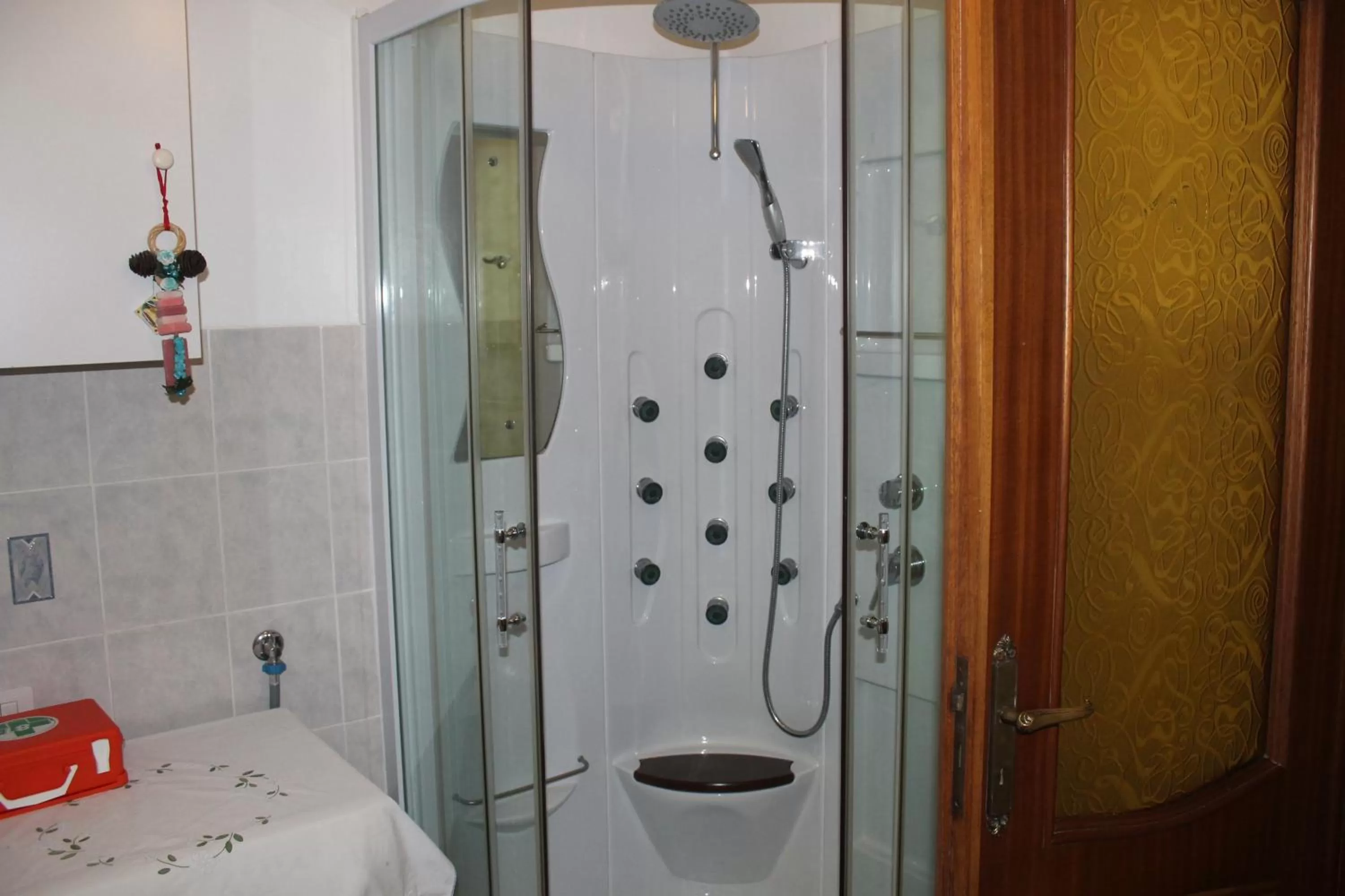 Shower in Bed And Breakfast Del Lago
