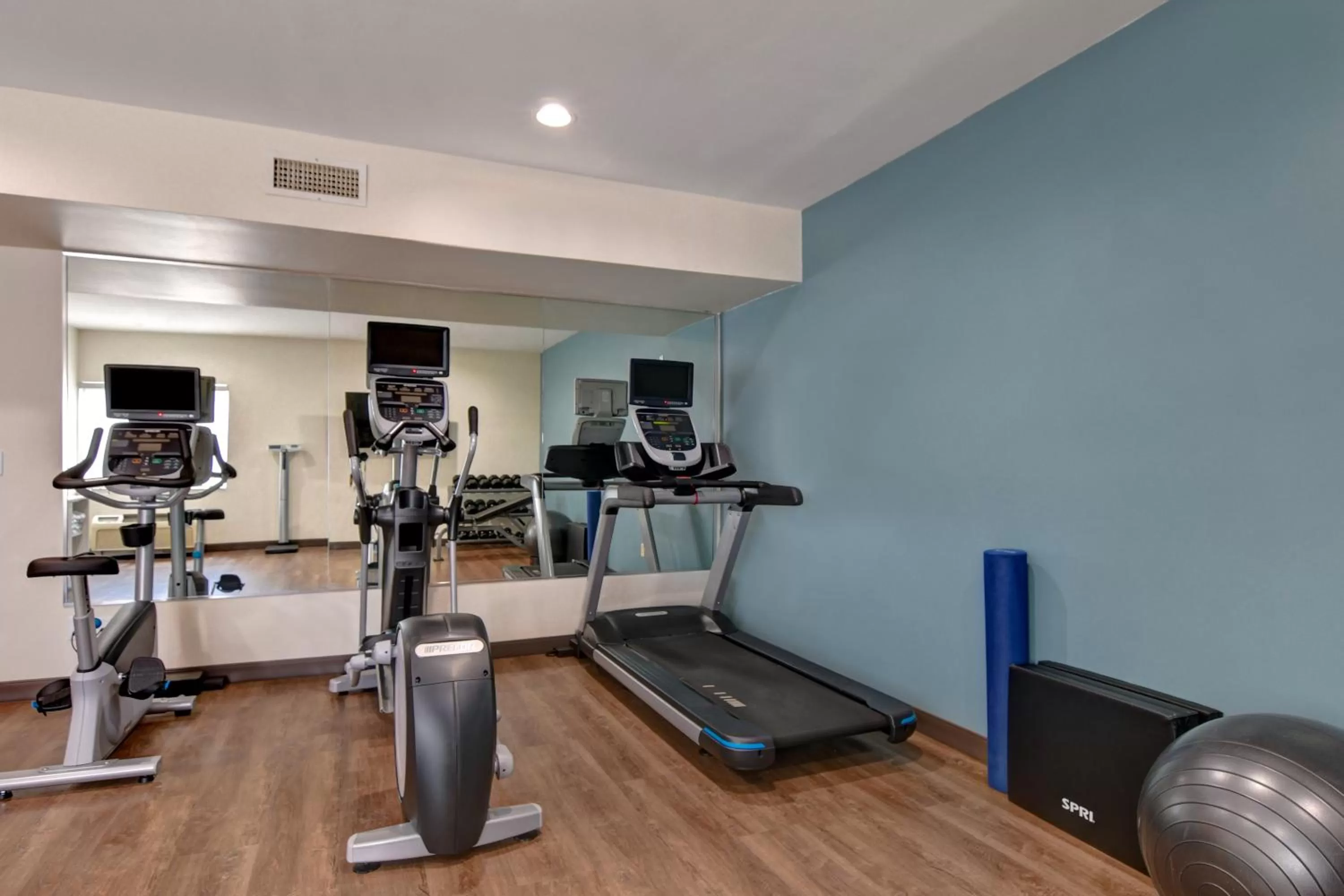 Spa and wellness centre/facilities in Holiday Inn Express Hotel & Suites Anderson I-85 - HWY 76, Exit 19B by IHG