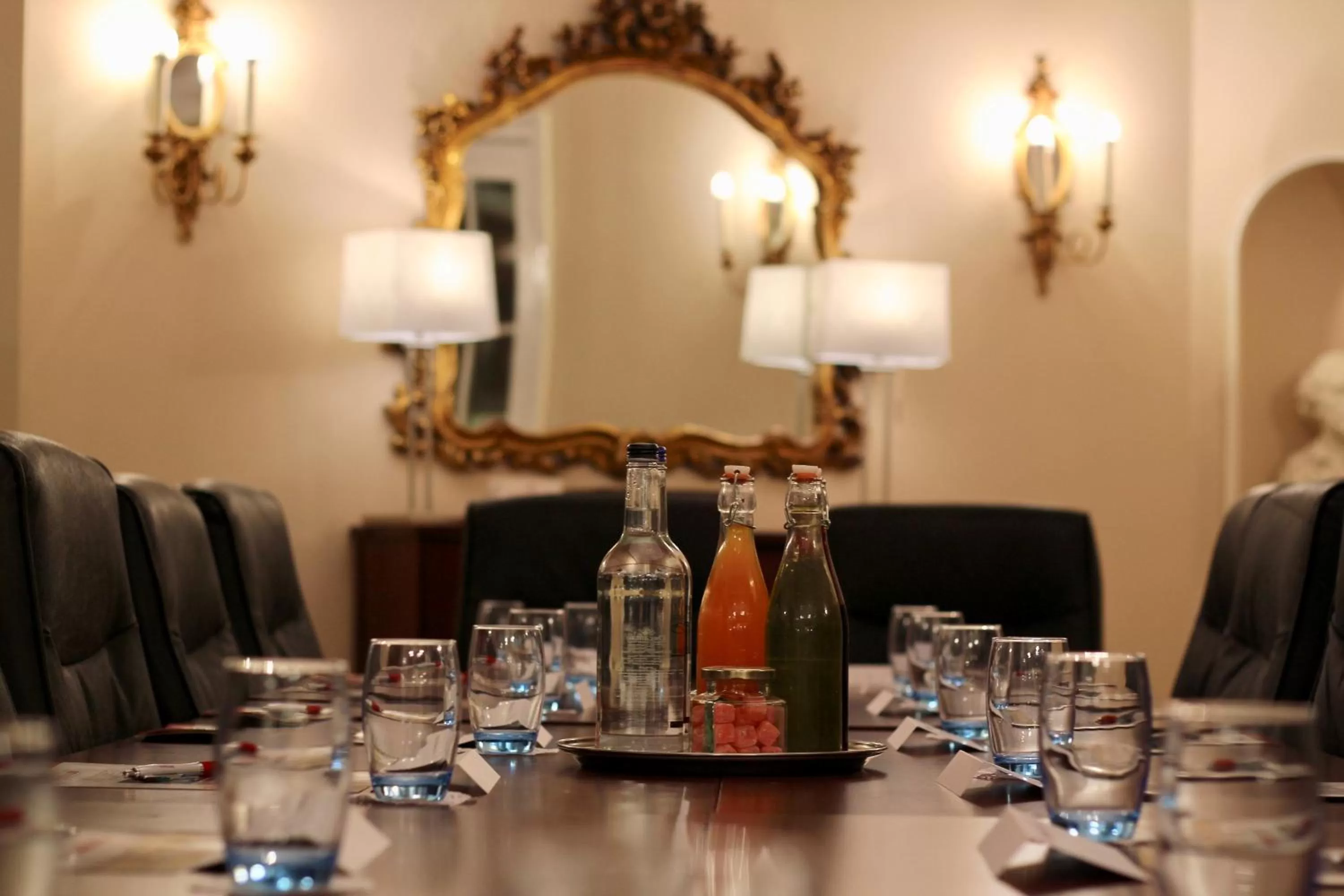 Restaurant/places to eat in Royal Hotel