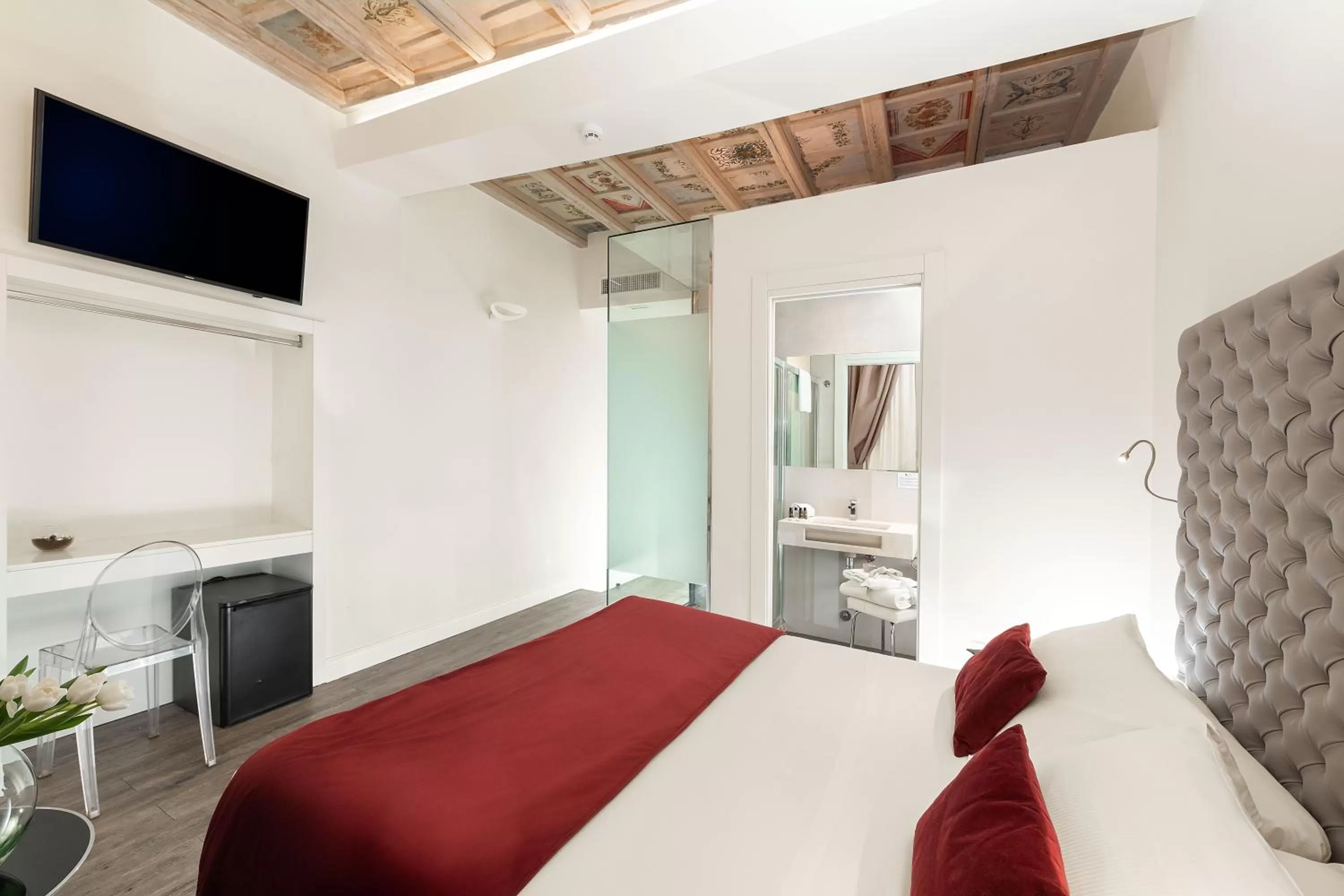 Photo of the whole room, Bed in Hotel Navona