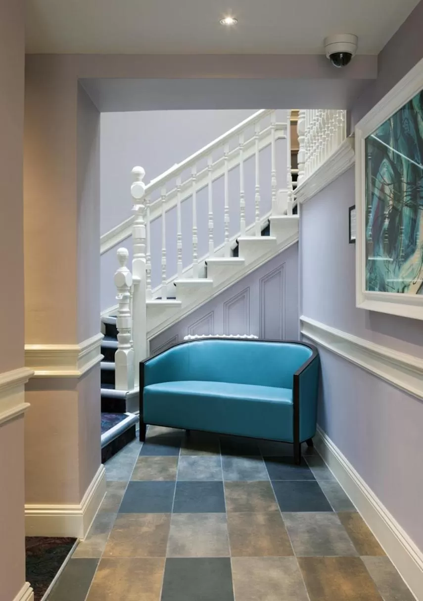 Lobby or reception in The Queen's Head Wetherspoon