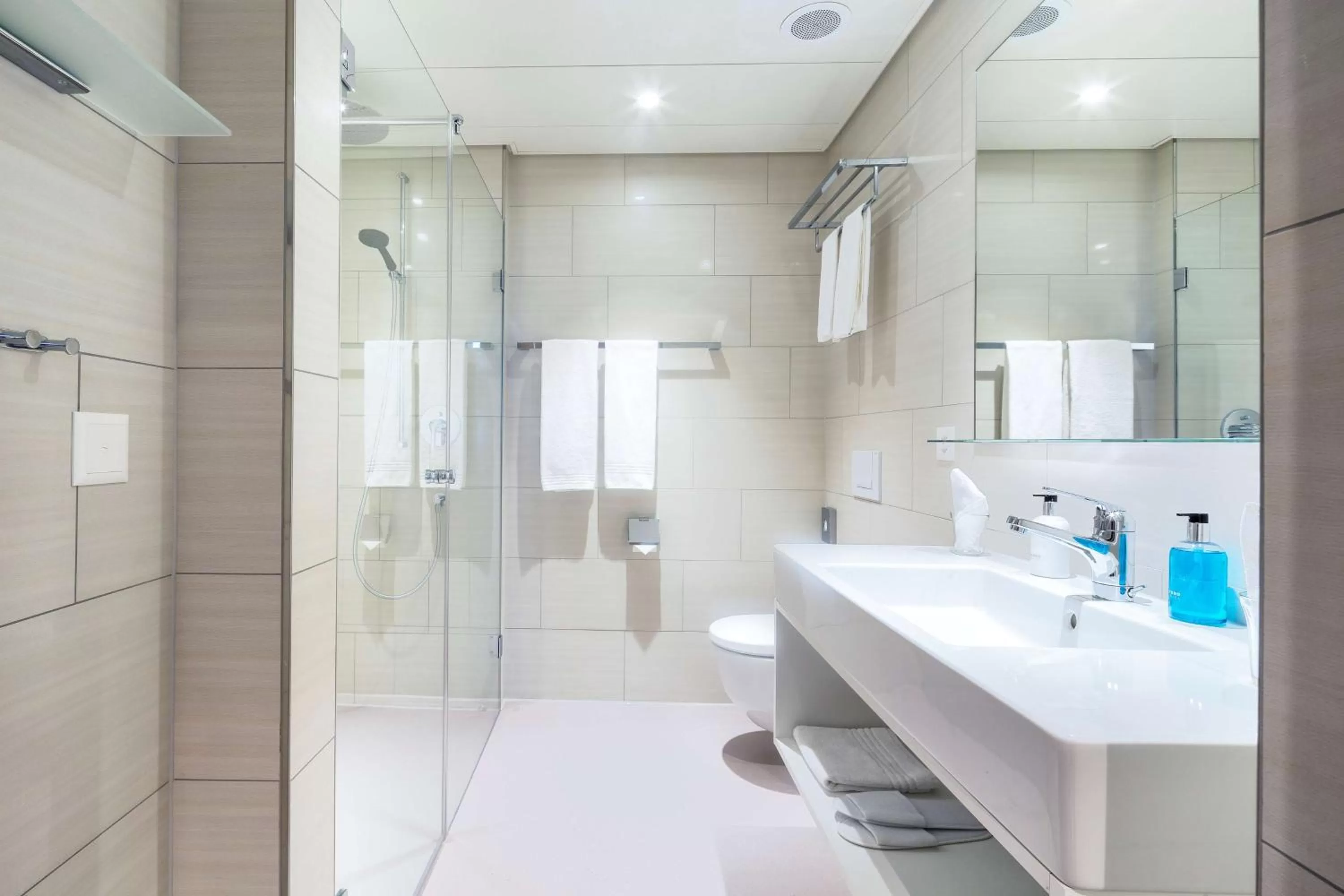 Photo of the whole room in Hotel Wartmann am Bahnhof