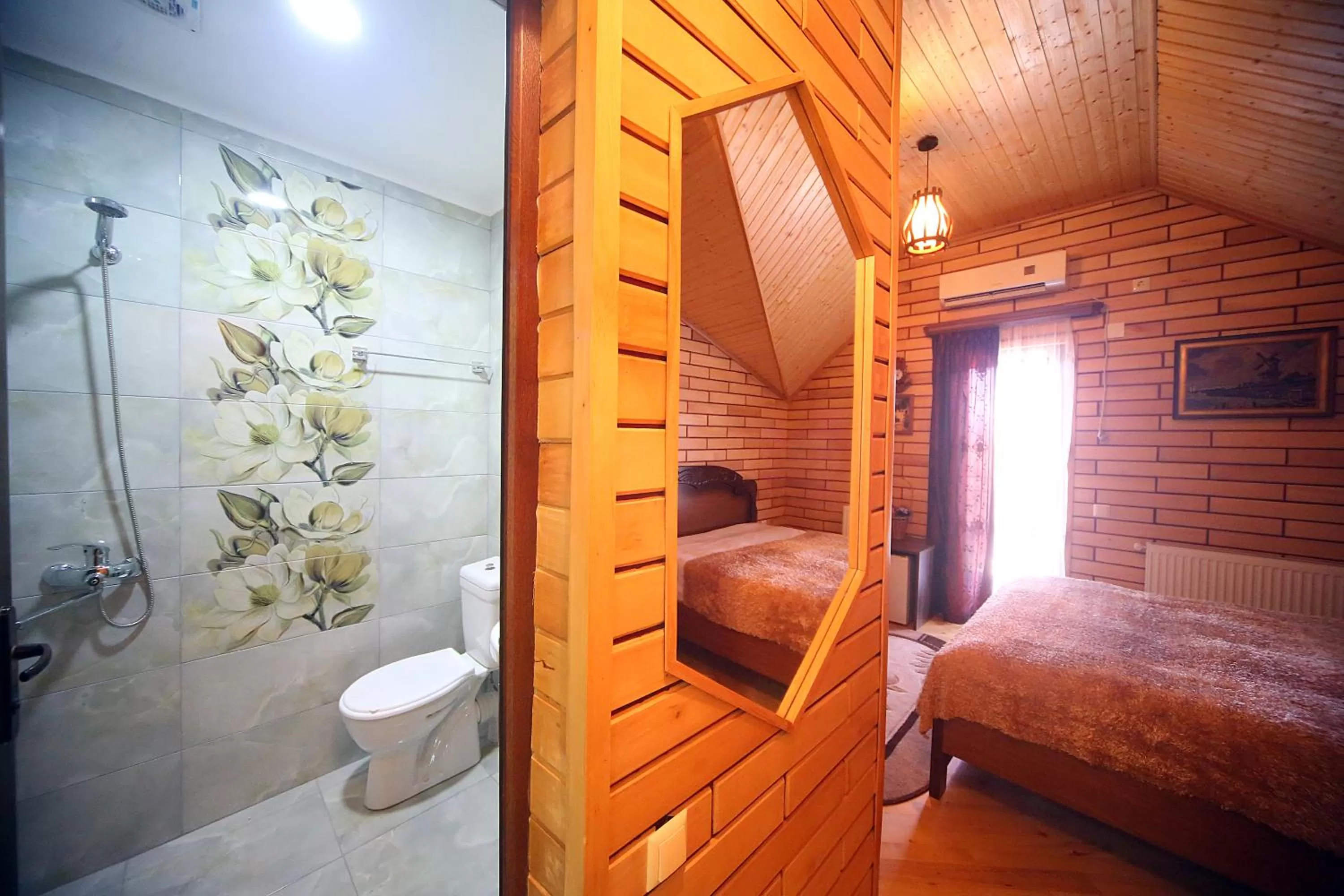 cot in Hotel Harmony