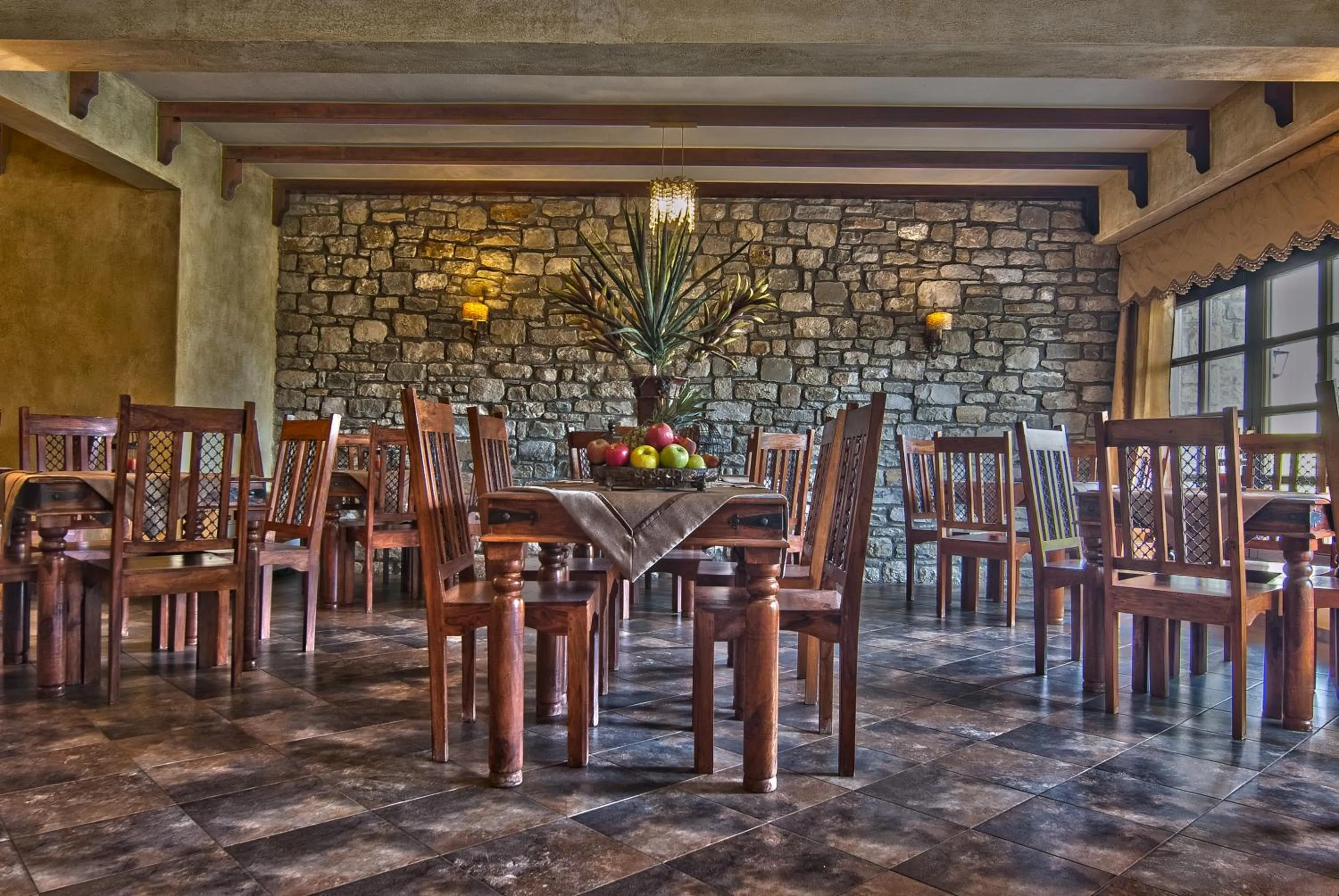 Restaurant/places to eat in Hotel Doupiani House