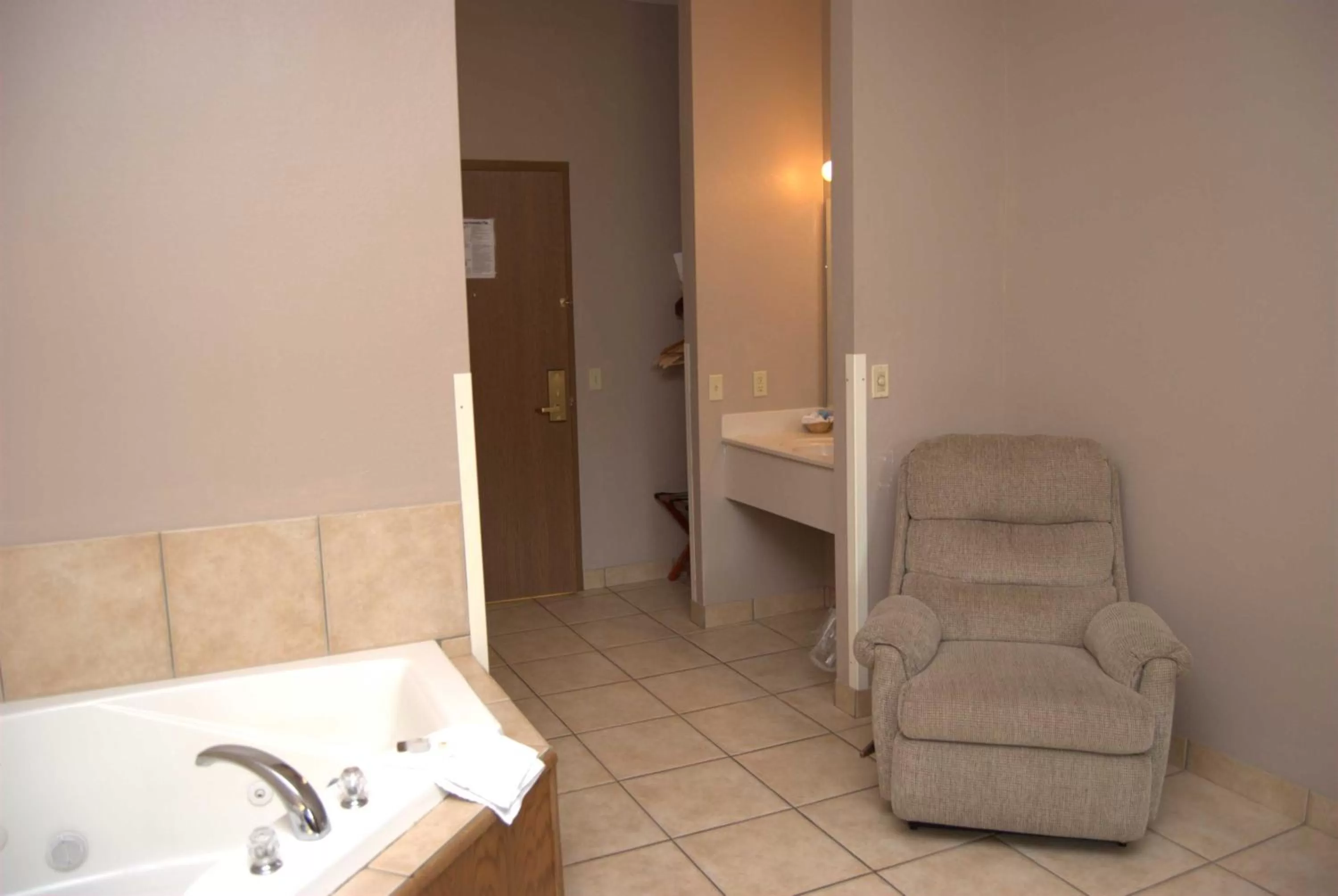 Bath in Commodore Resort