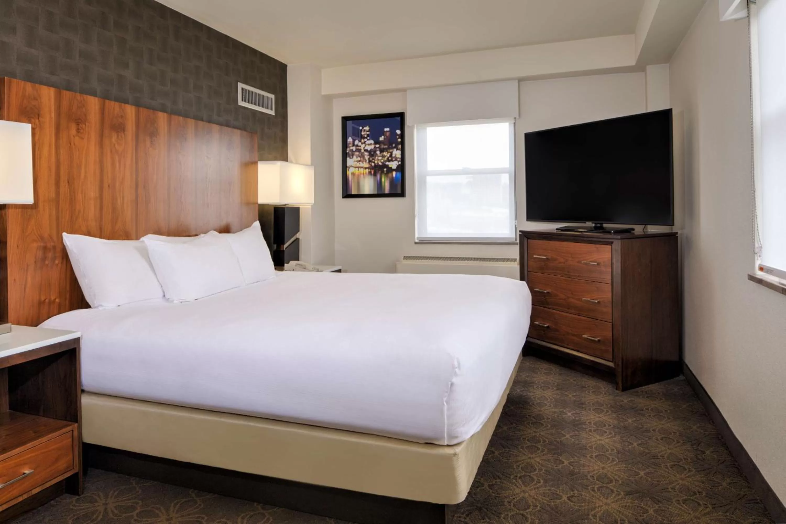 Bed in DoubleTree by Hilton Hotel & Suites Pittsburgh Downtown
