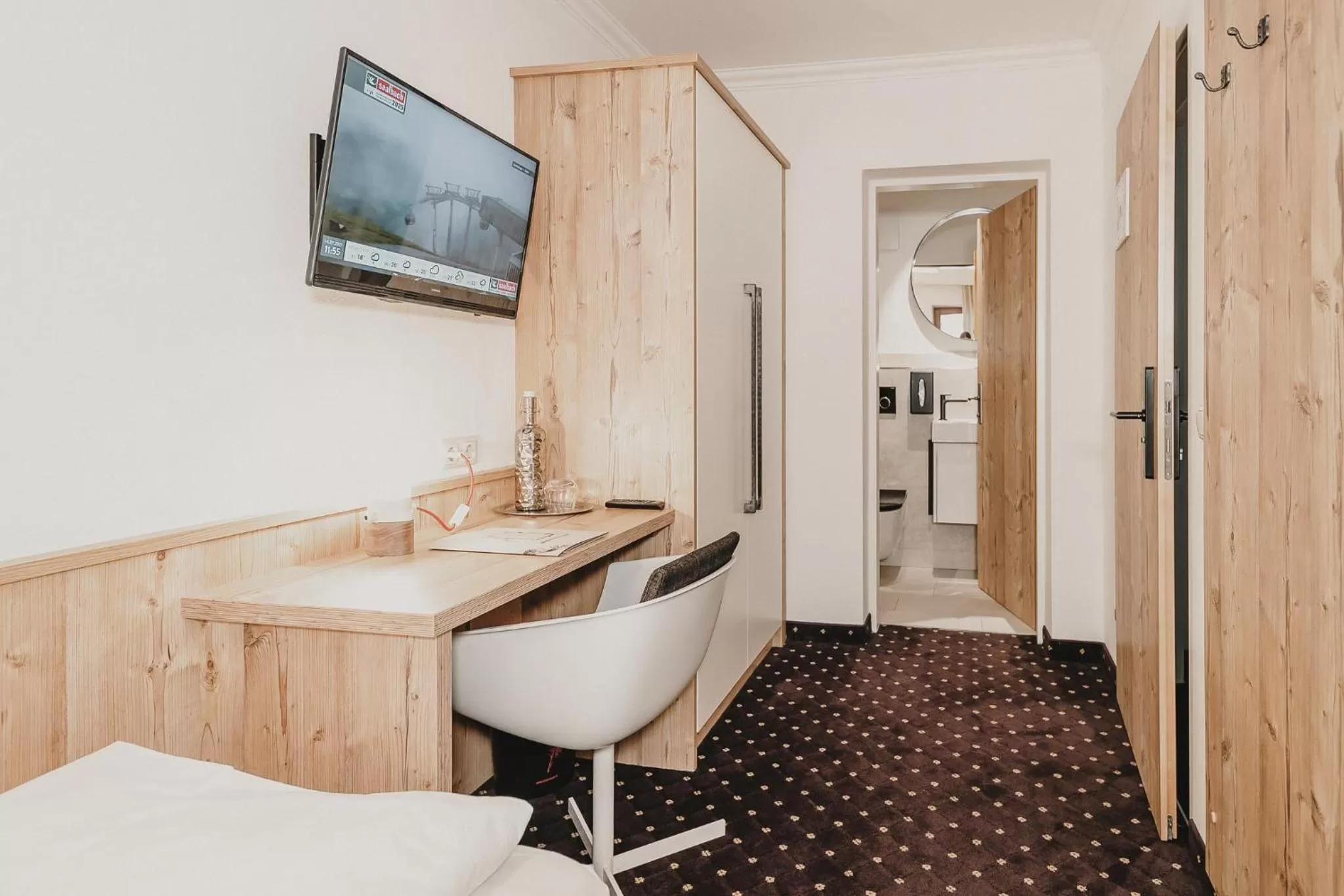 Photo of the whole room, Bathroom in Hotel & Appartements Tiroler Buam