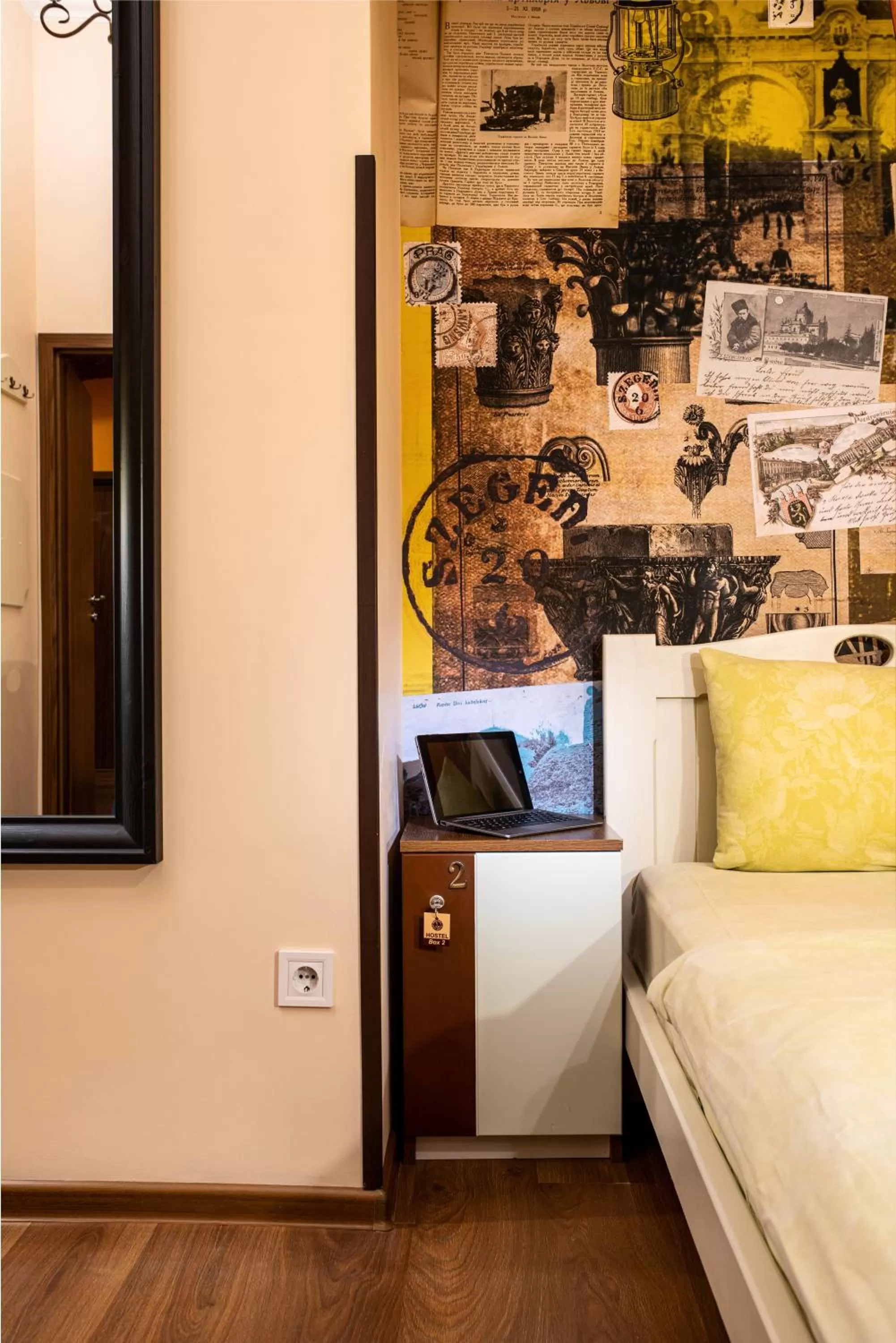 Bed, TV/Entertainment Center in Post House Rooms