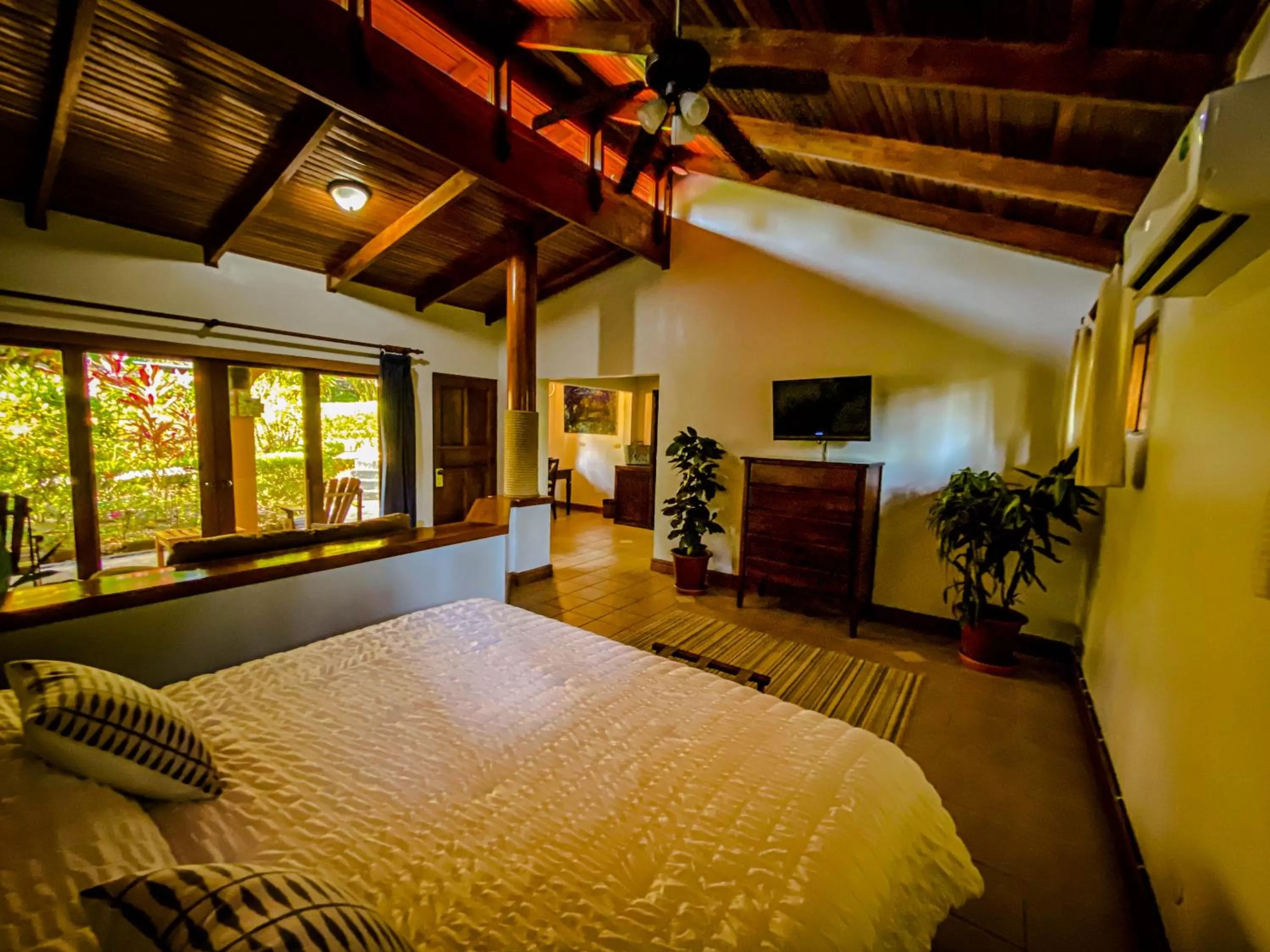 Photo of the whole room in Jaco Hotel DoceLunas