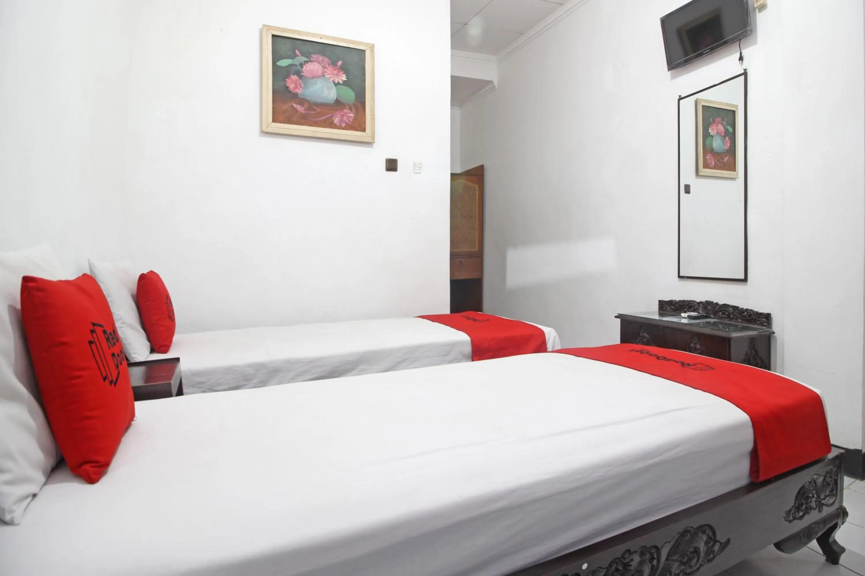 Bedroom, Bed in RedDoorz Plus @ Taman Siswa 3