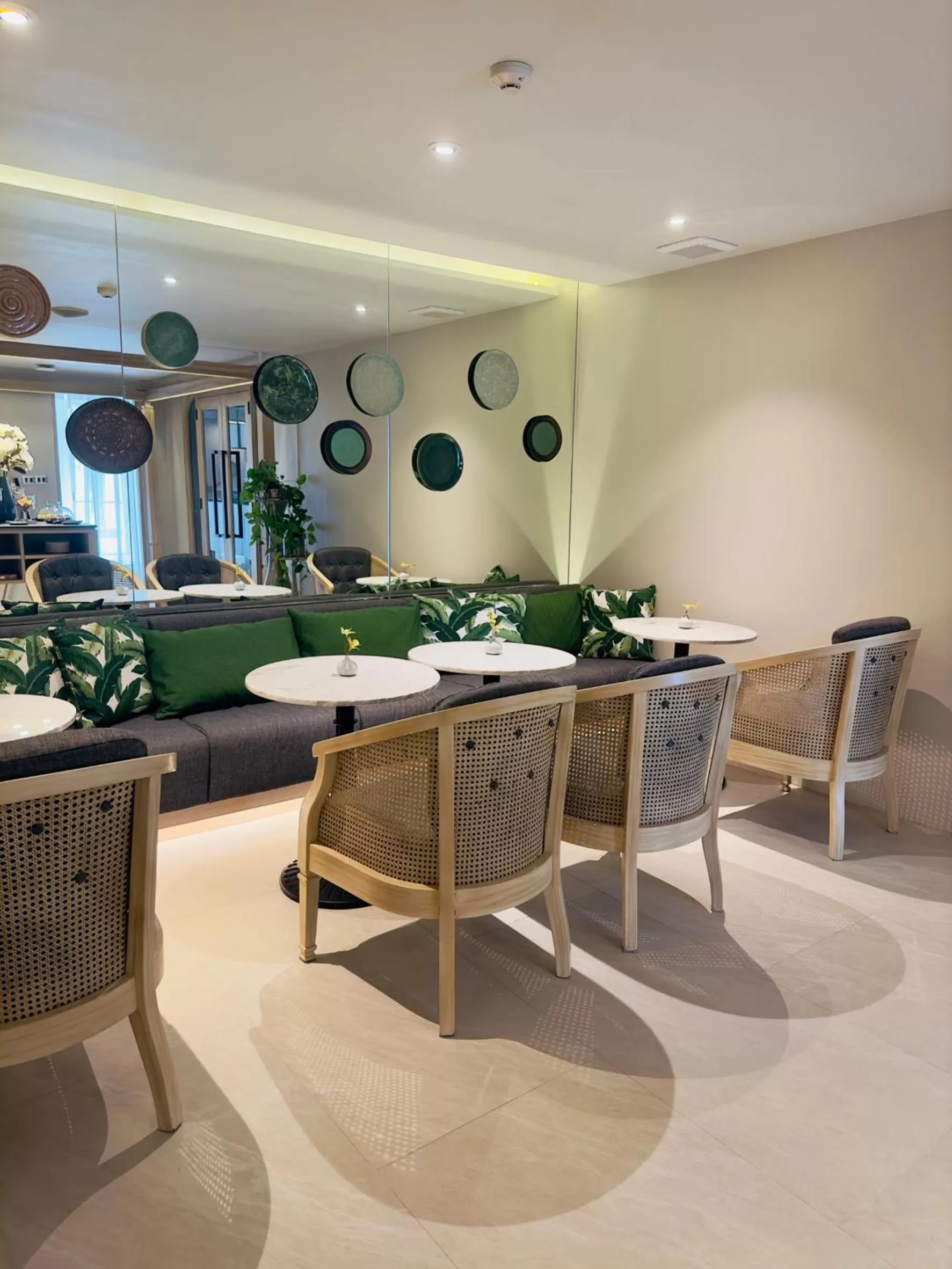 Lounge or bar in Maladee Rendezvous Hotel Chiang Mai