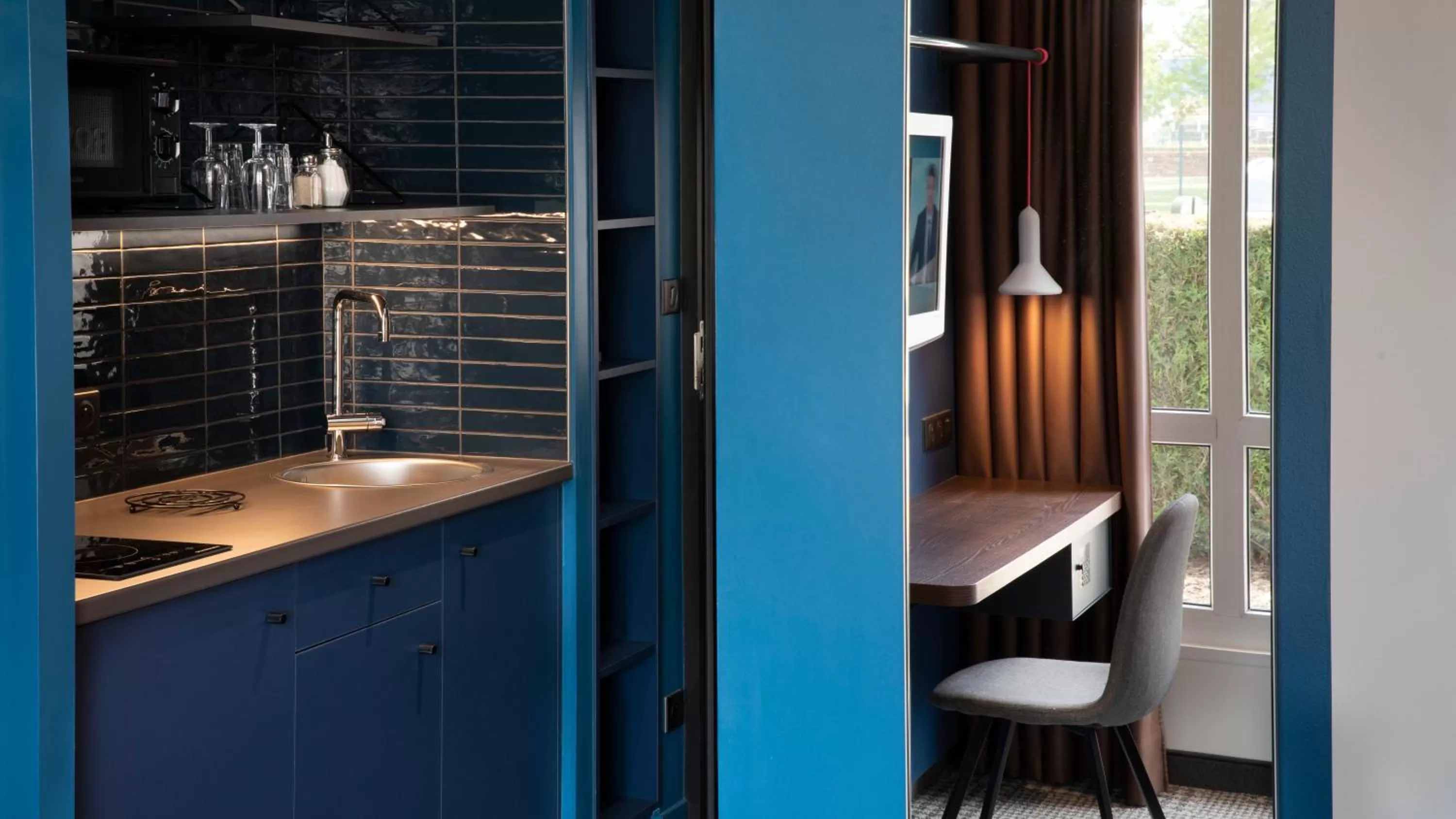 Photo of the whole room in Hotel Le Bugatti