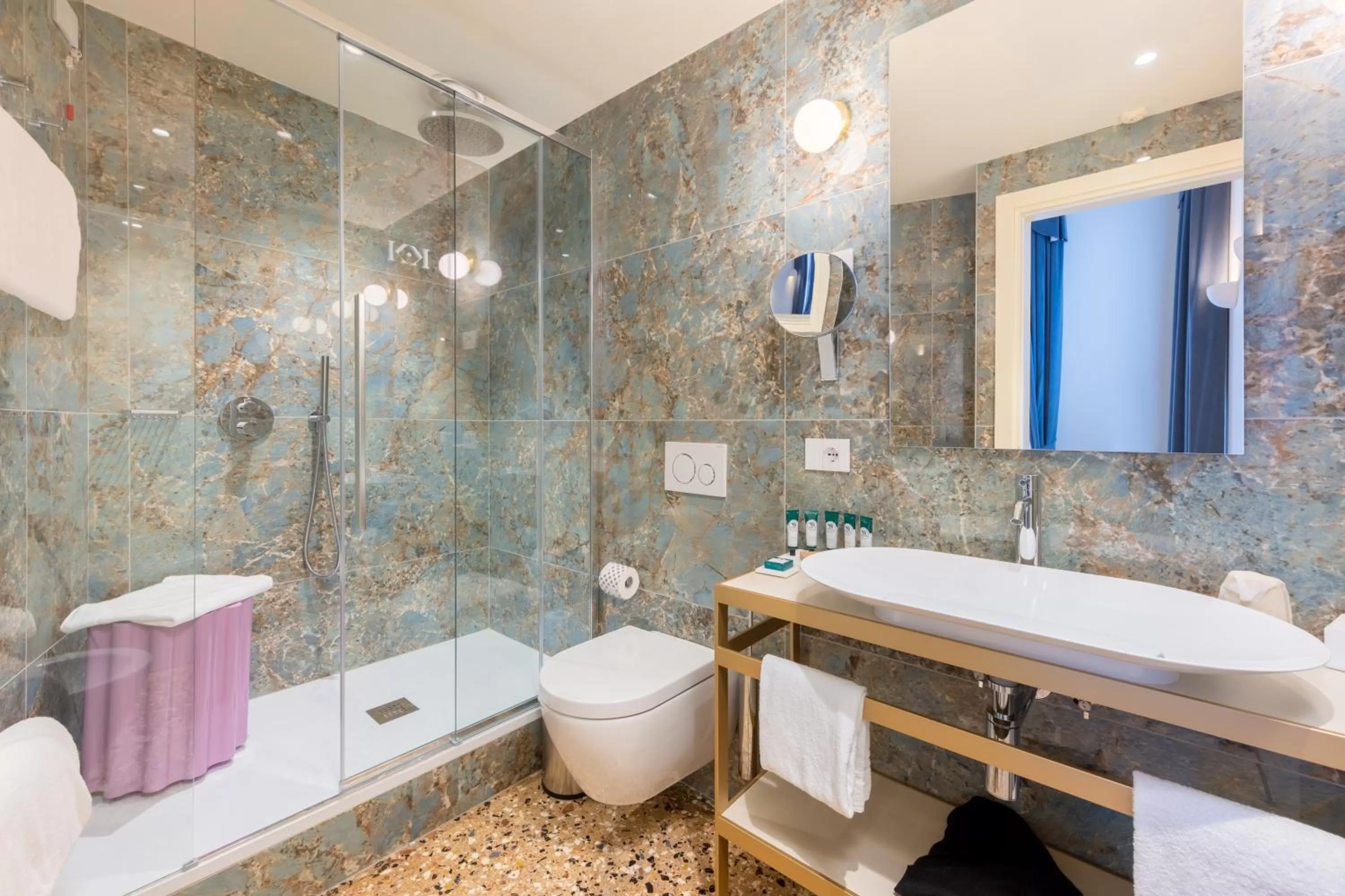 Shower in Palazzo Keller