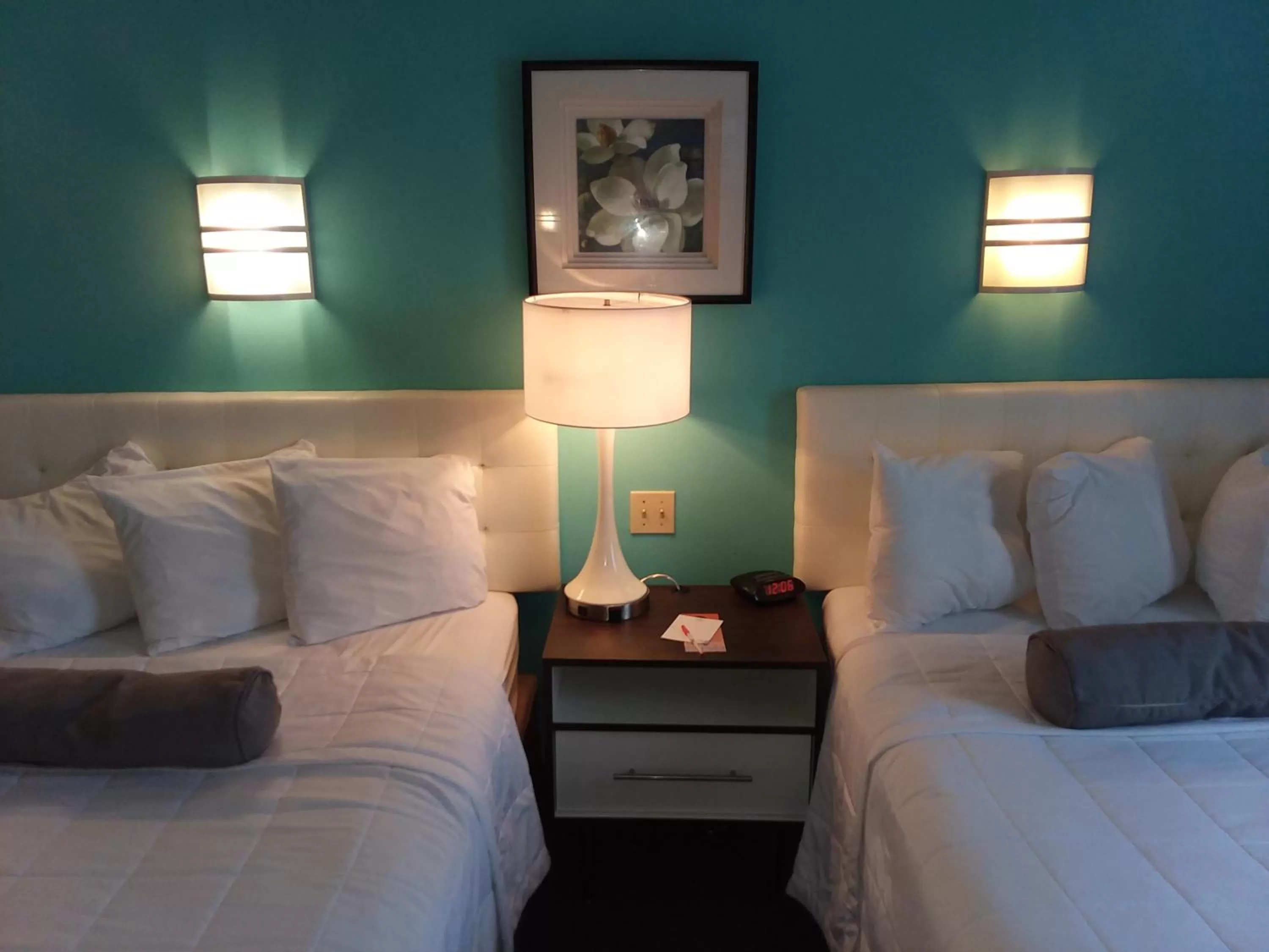 Bed in Howard Johnson by Wyndham Tifton GA I-75