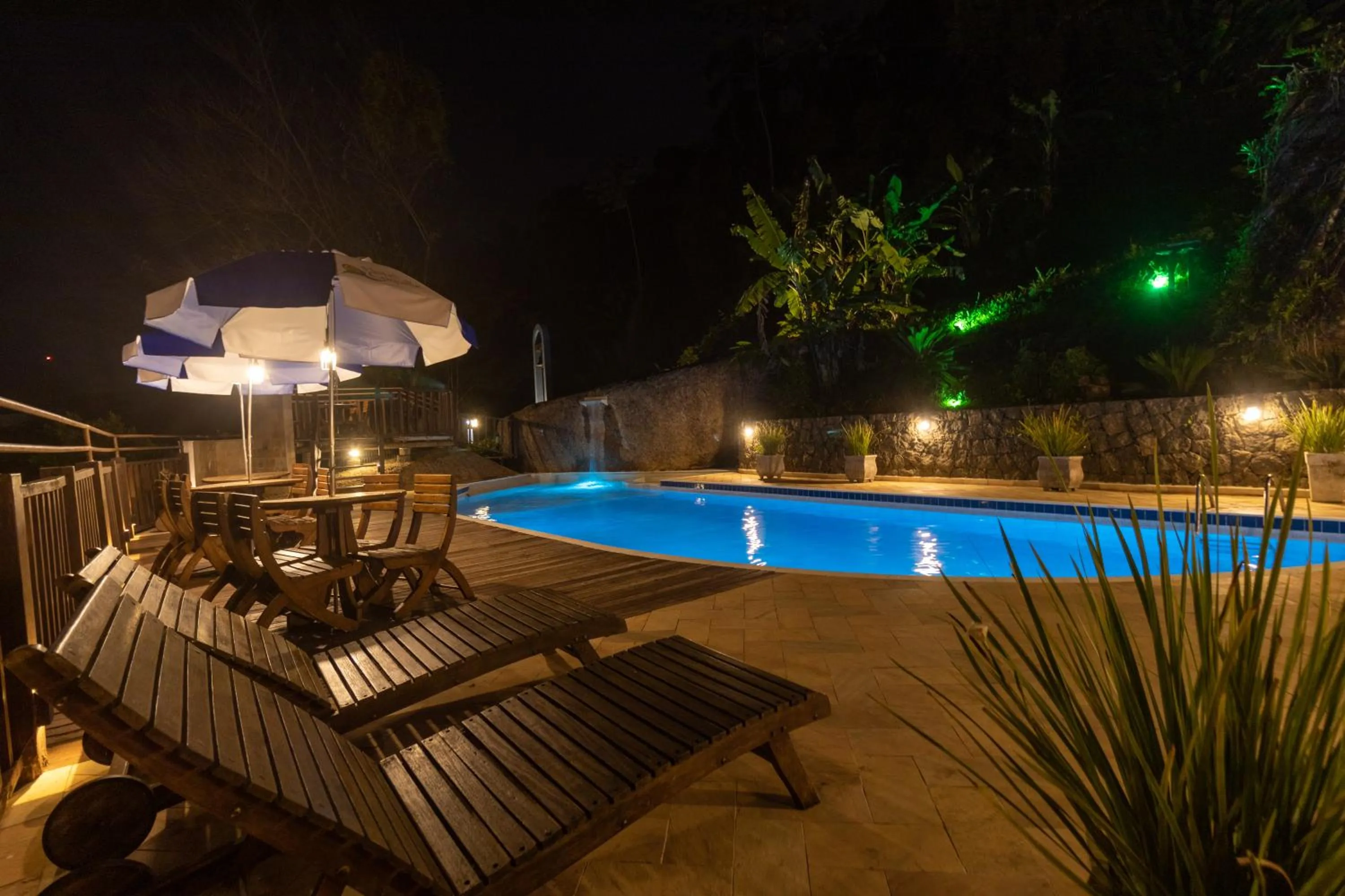 Swimming pool in Hotel Coquille