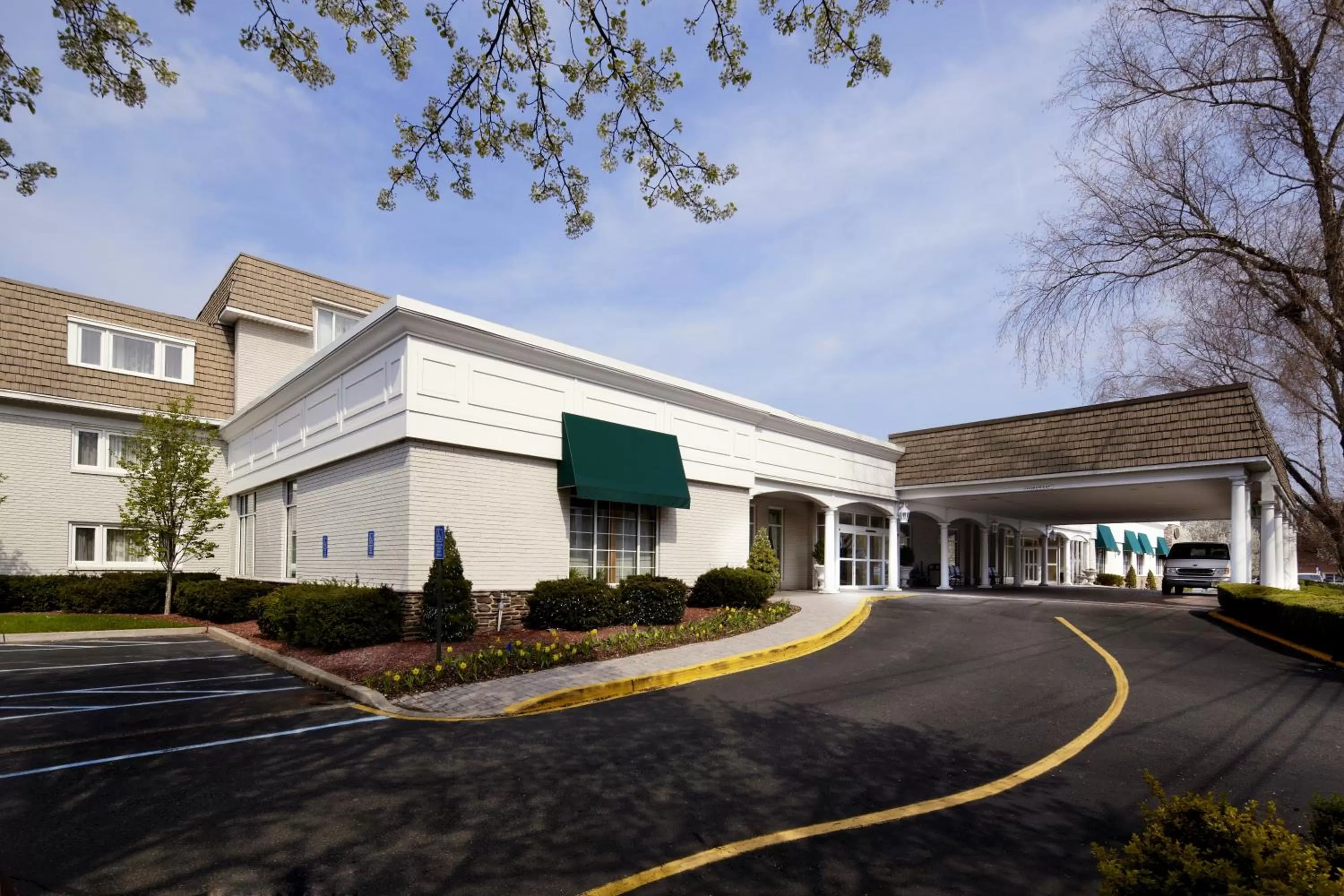 Property building in Clinton Inn Hotel Tenafly