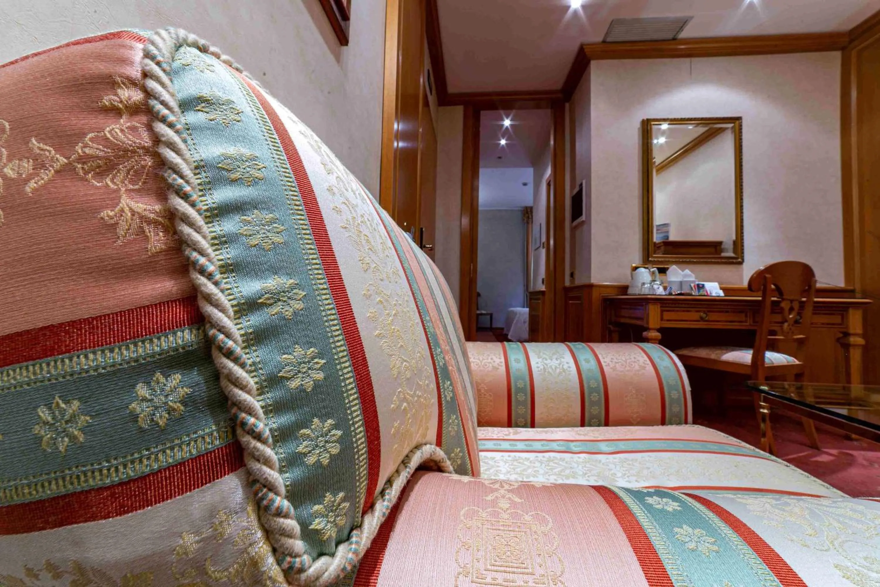 Photo of the whole room, Bed in Hotel Cappello D'Oro, BW Signature Collection